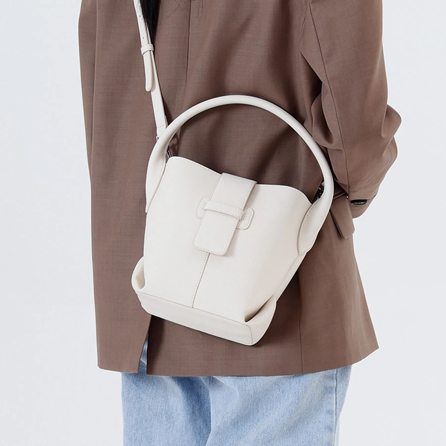 The Bucket PU Bag for Women 3