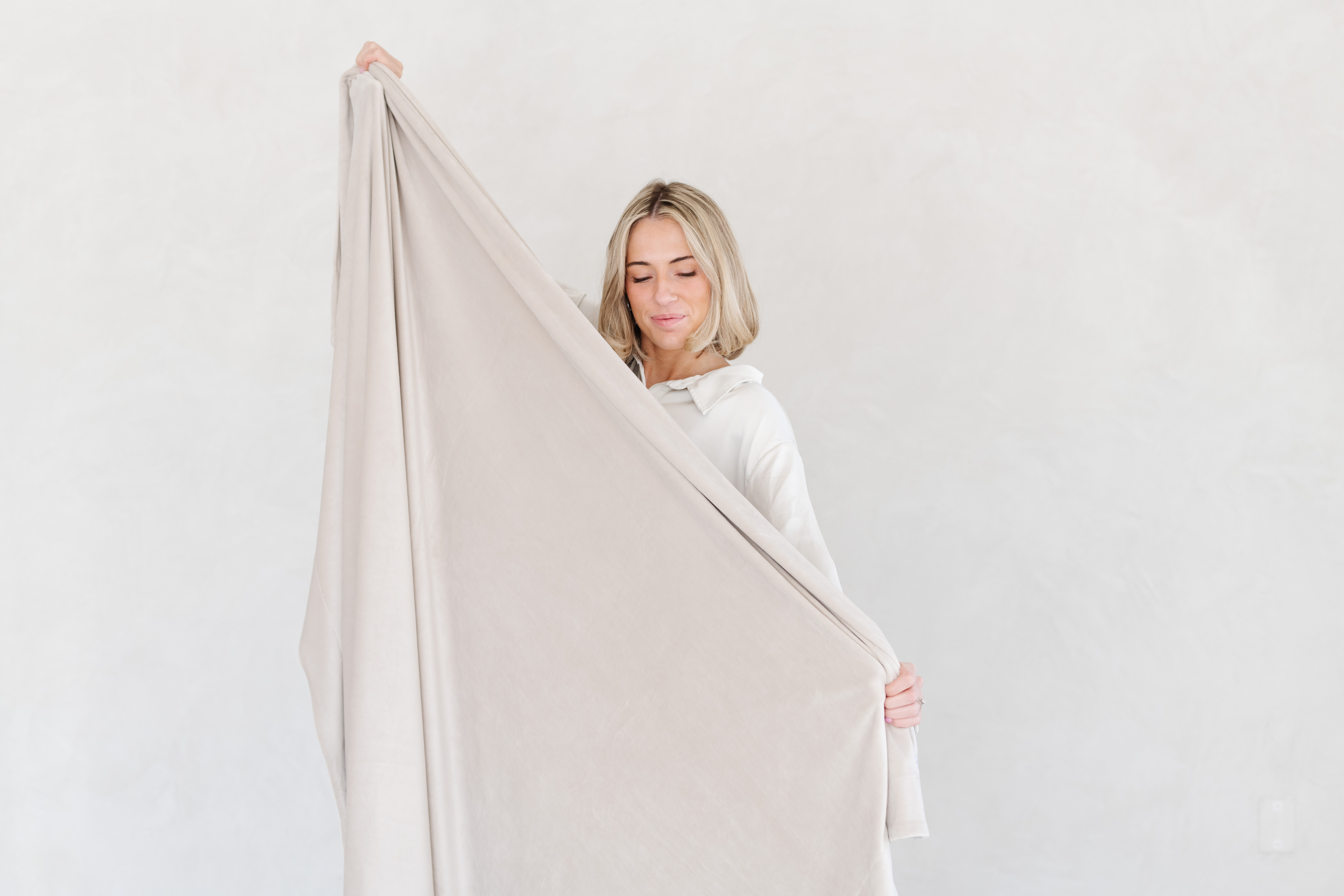 Minky Stretch Buttermilk-Throw Luxury Blanket (50x60) 1