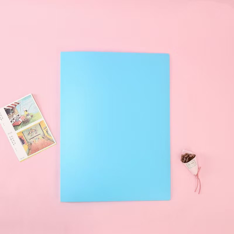 Heavy-Duty Polypropylene Folder 3