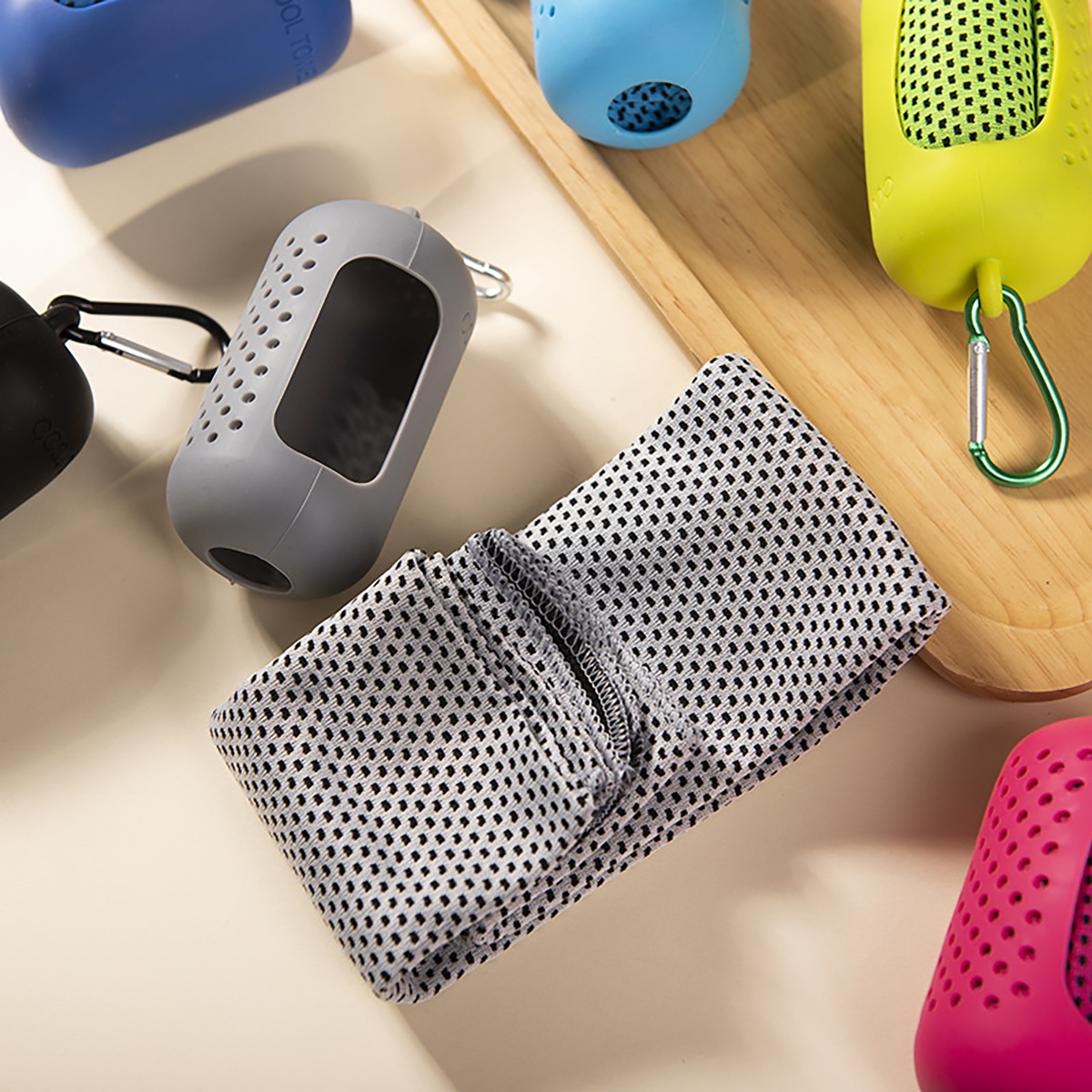 Summer Sports Cooling Sports Towel W/ Capsule Storage Case 5