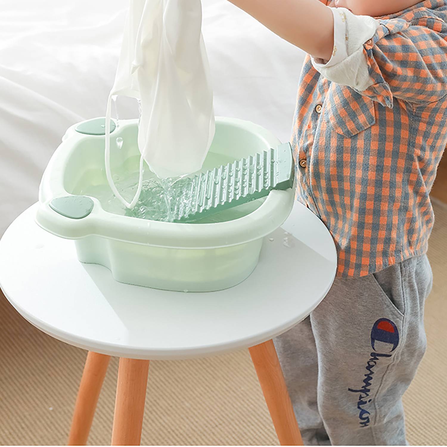 Children'S Laundry Basin W/ Built-In Washboard 1