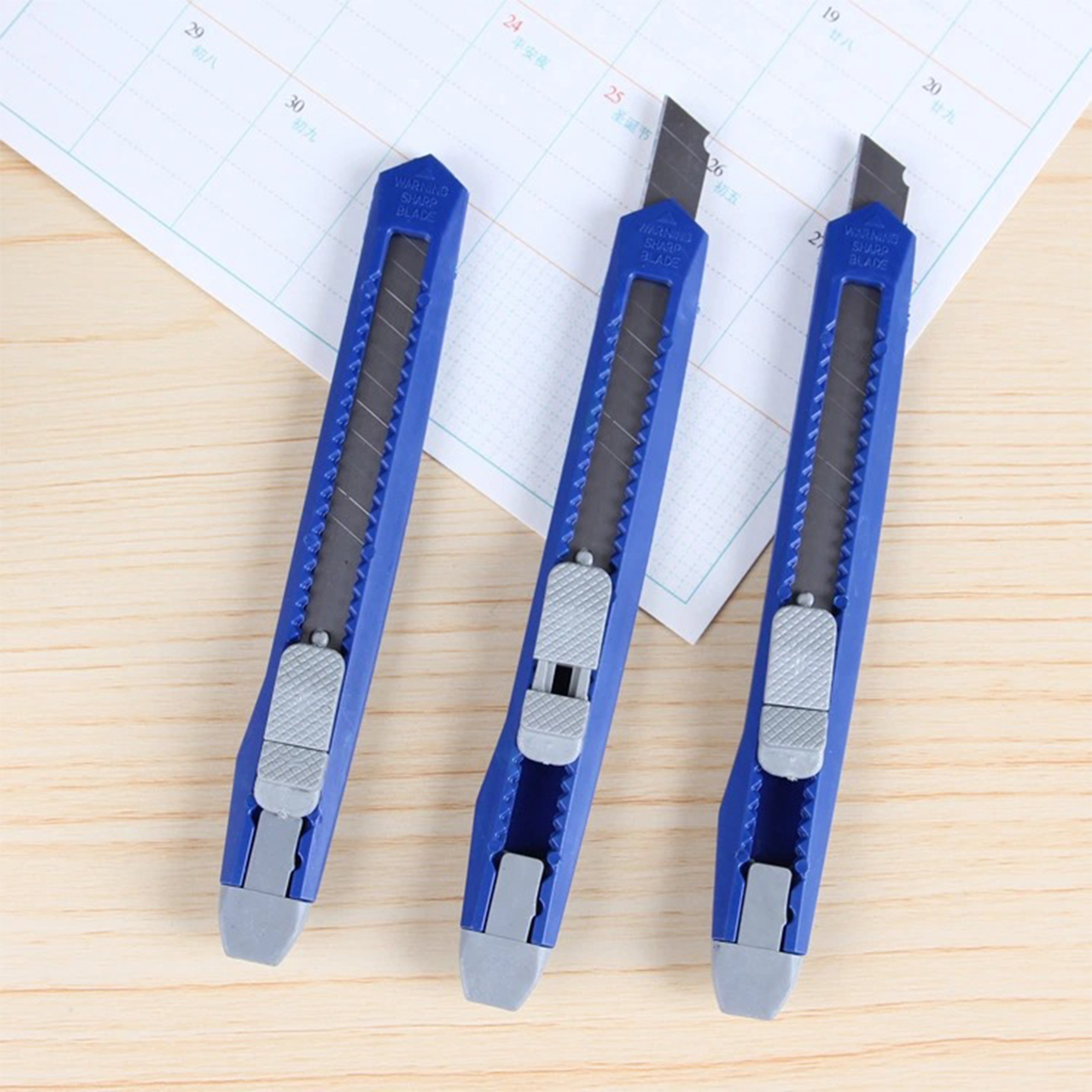 Plastic Portable Sharp Art Knife 3
