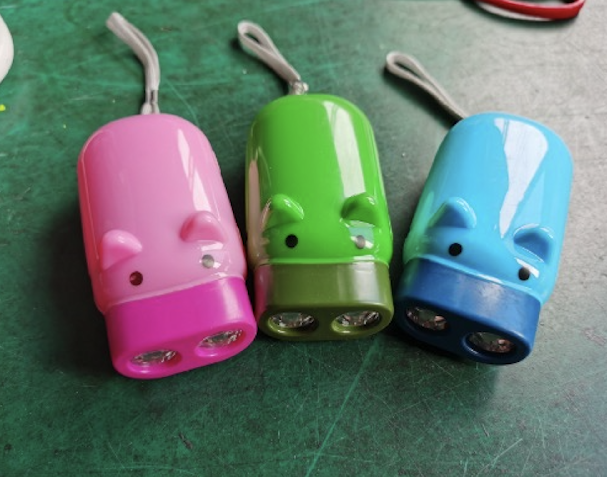 Pig Hand Pressure Flashlight 2