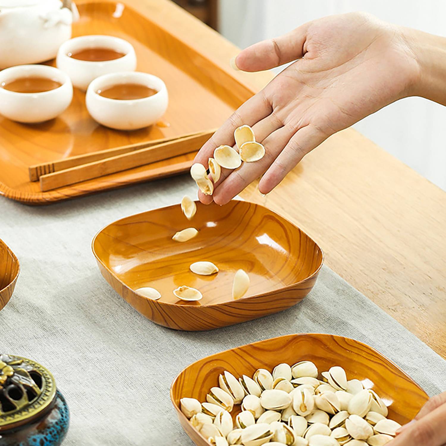 Elegant Wood-Grain Plastic Fruit Tray 2
