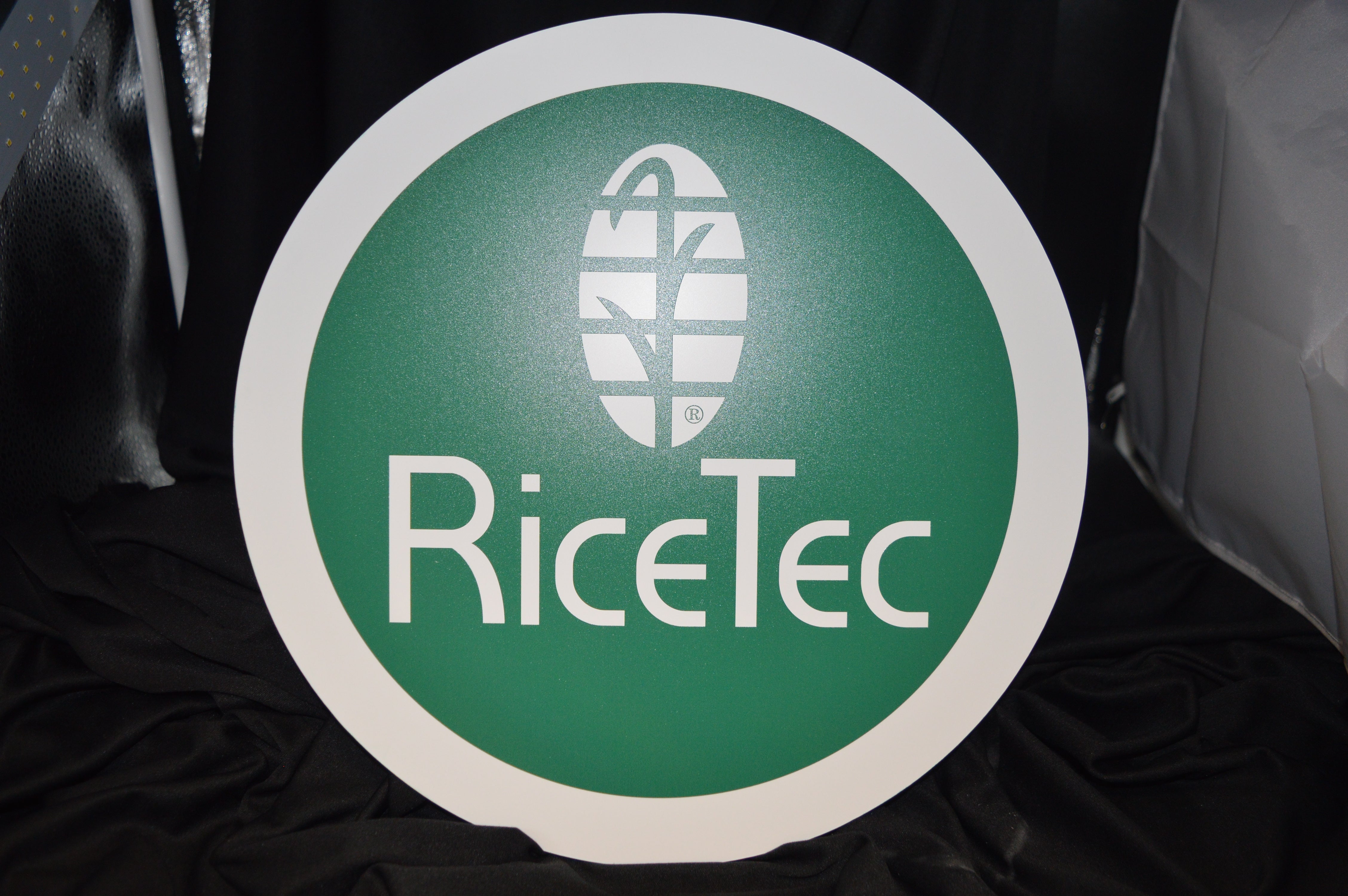 12" Plastic Podium Seal 2