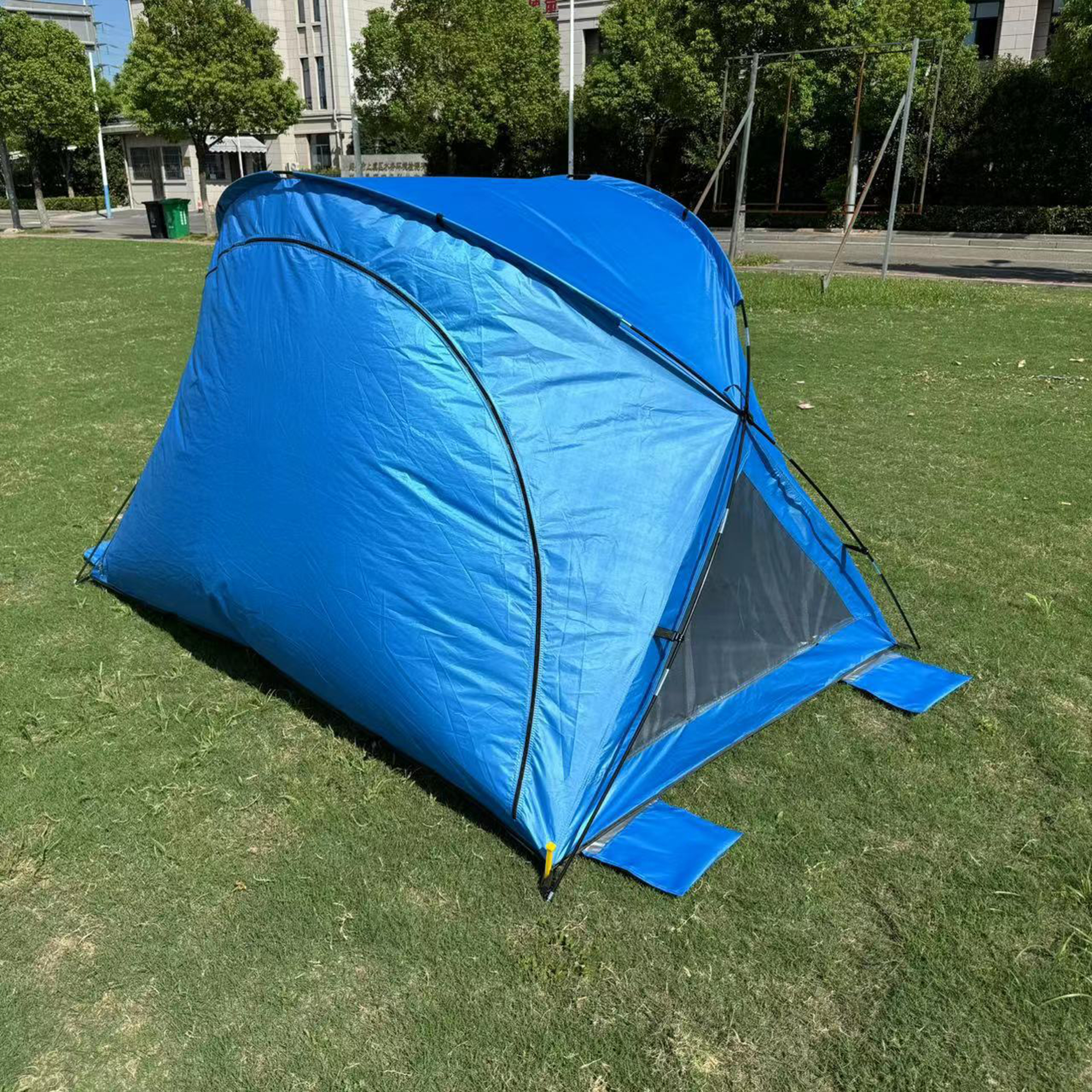 Polyester Sunscreen Double Zipper Tent 3