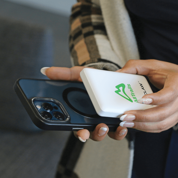 Lion Energy CLAW 10000 mAh Magsafe PD20W Fast Charge Powerbank 2