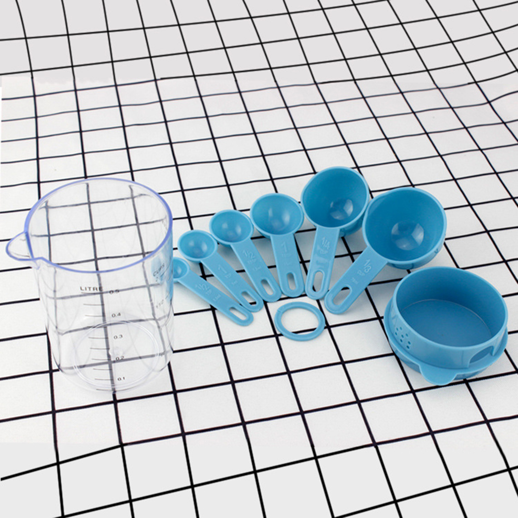 Measuring Container and Spoons 4