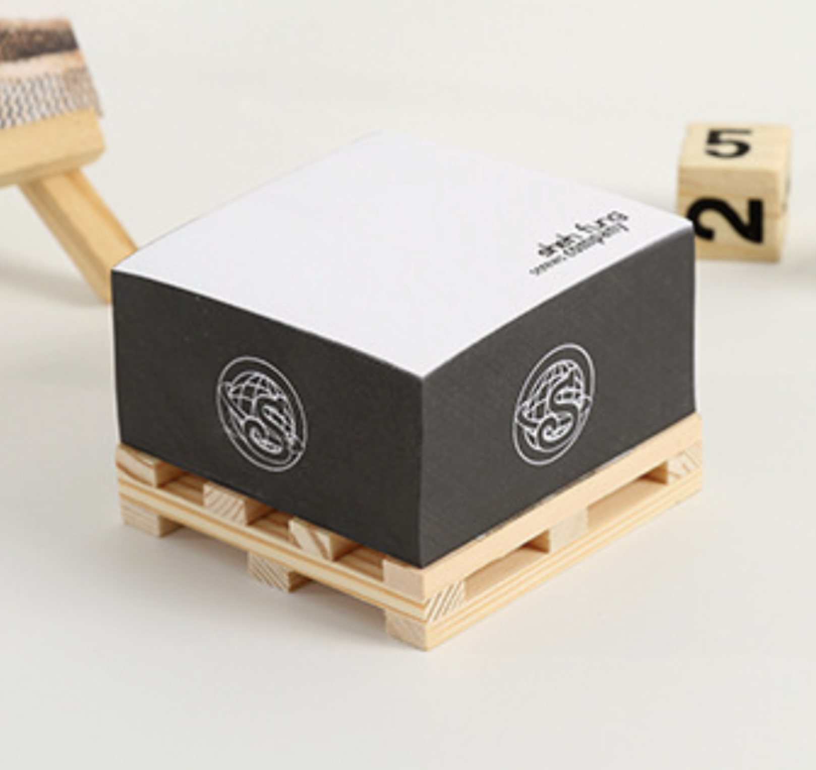 Sticky Notes With Square Wooden Pallet 2