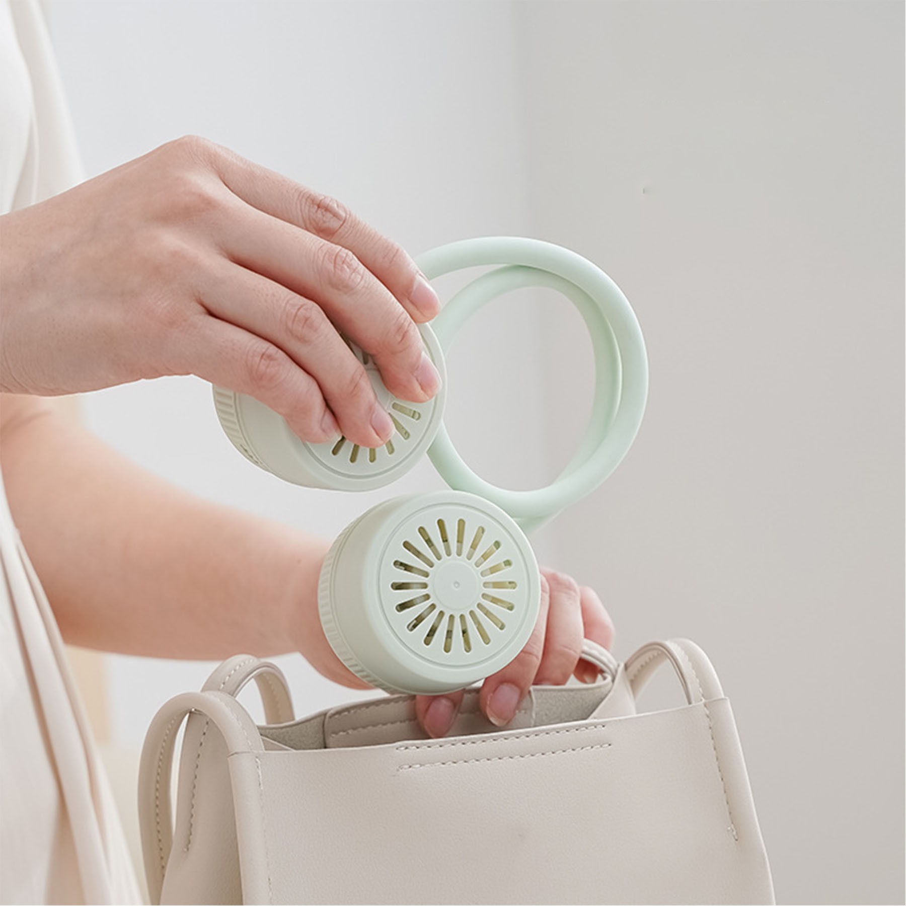 High Wind Power Usb Portable Neck Hanging Sports Fan 3