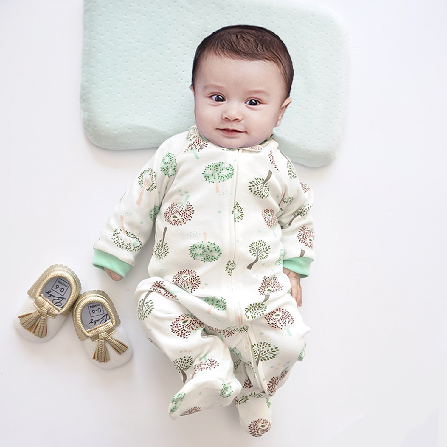 Baby one-piece pajamas with long sleeves and feet covered 1