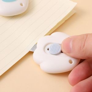 Paw Shaped Steel Carving Knife Detachable Blade 13