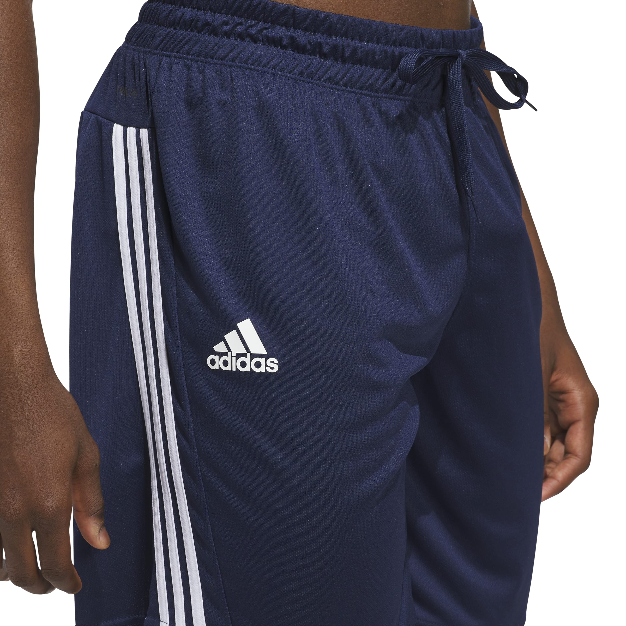 3 STRIPE SHORT 7