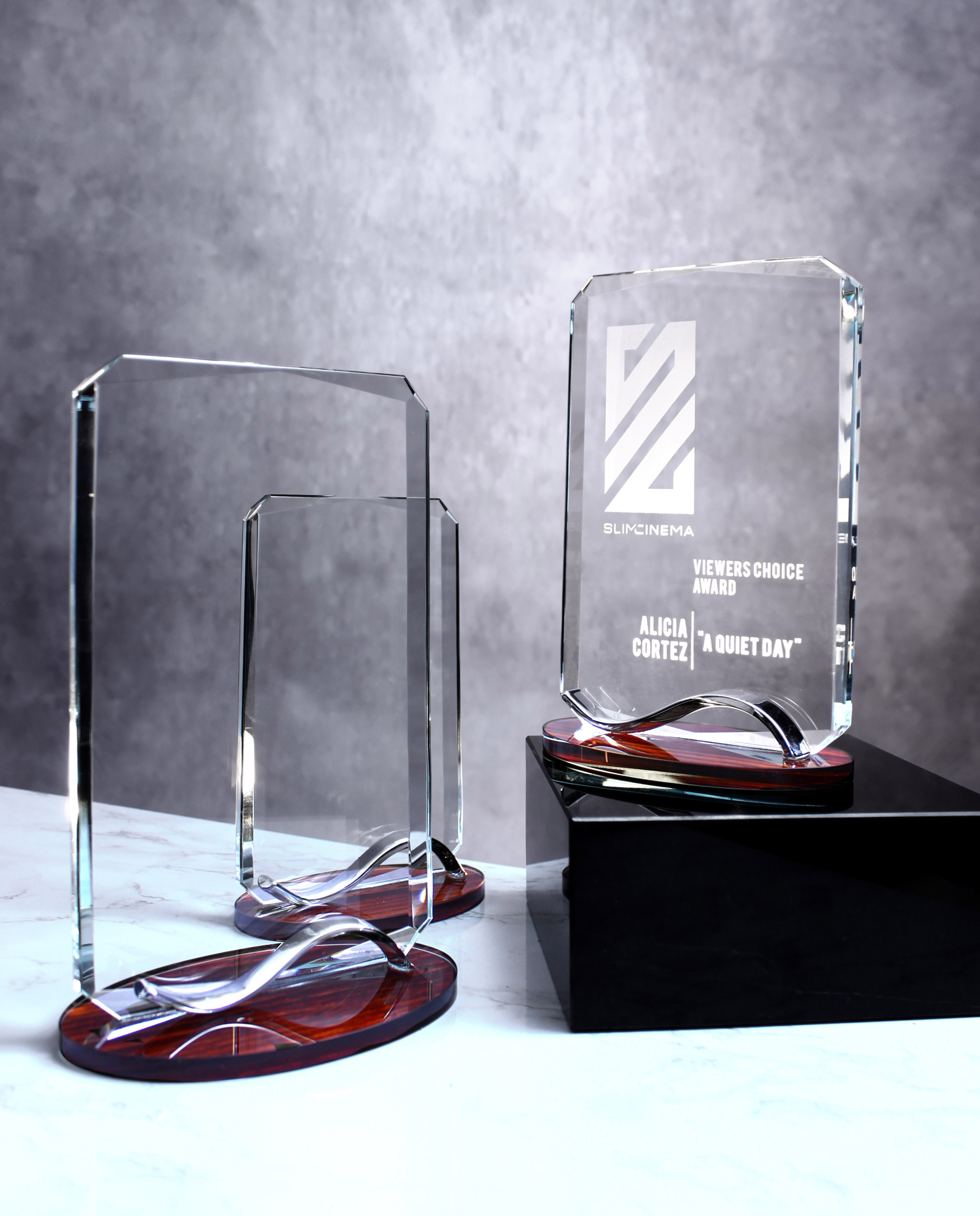 6" Tablet Award On Wood Base 2