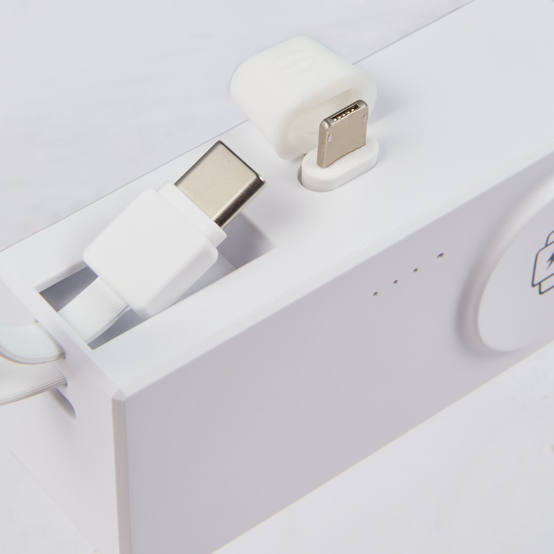 Hue Plus 5000 mAh Power Bank with Watch Charger 39