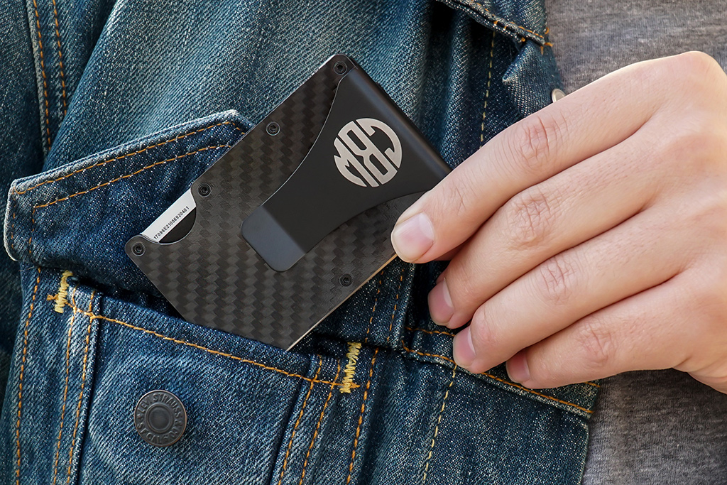 The Defender Slim Carbon Fiber RFID Blocking Wallet 2