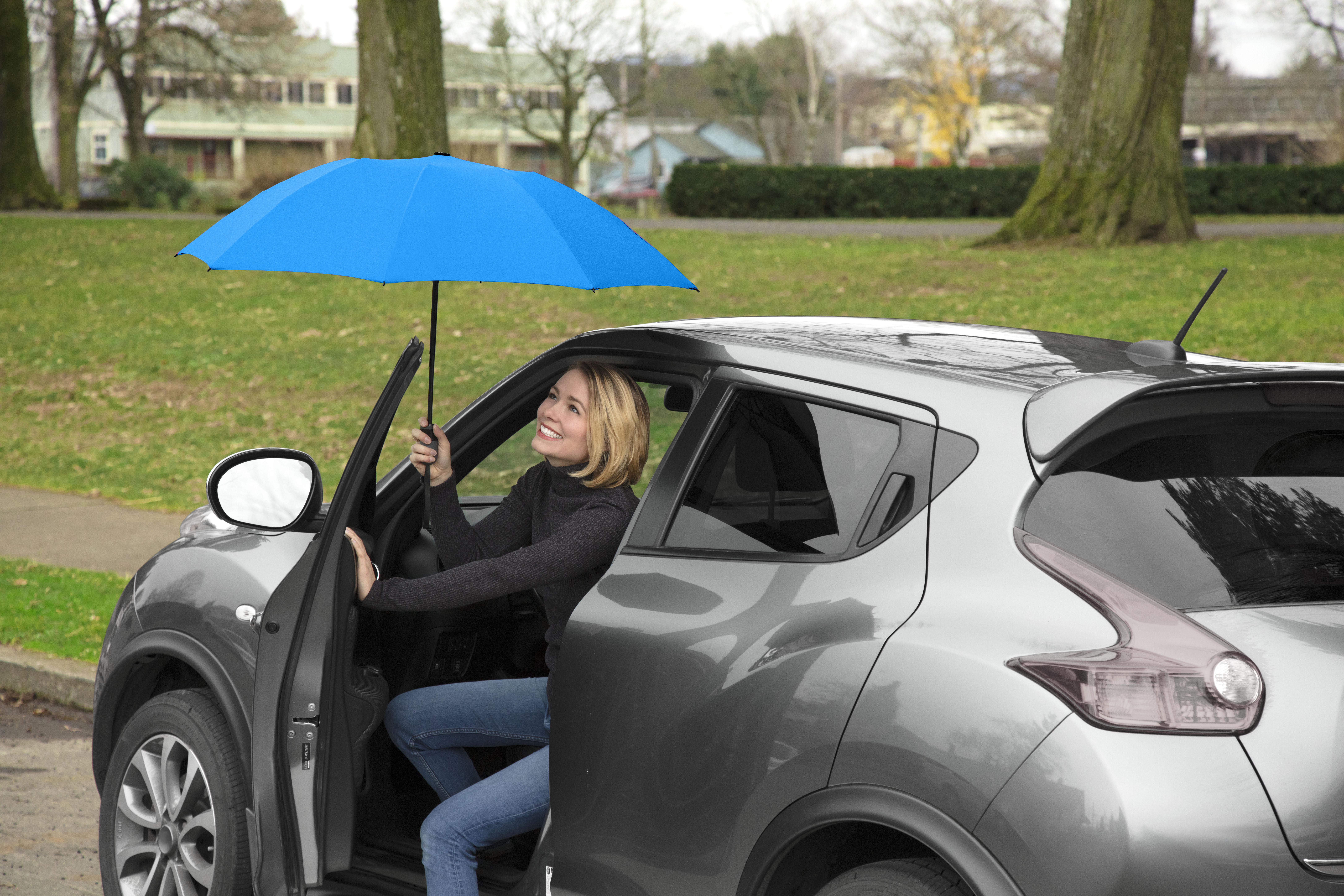 Shed Rain™ UnbelievaBrella® 47" Auto-Open Reverse-Close Compact Umbrella 8