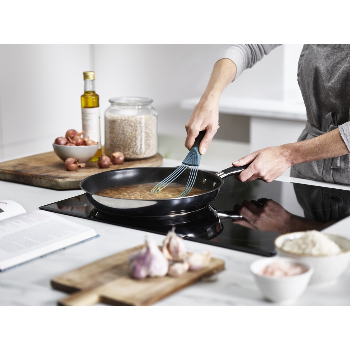 Joseph Joseph® Twist™ 2-in-1 Blue Whisk 3