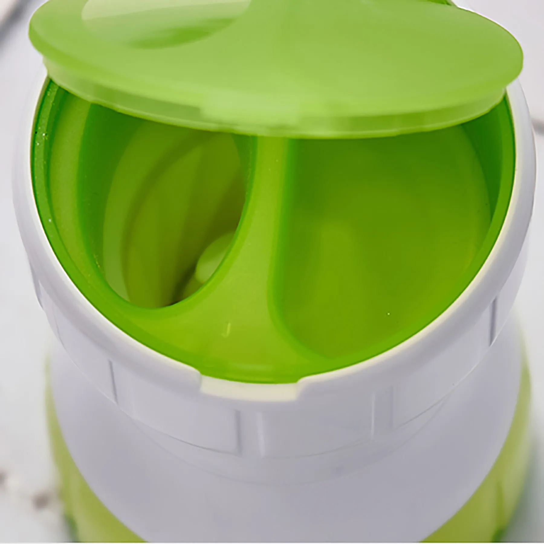 Plastic Convenient 3-In-1 Grinder 4