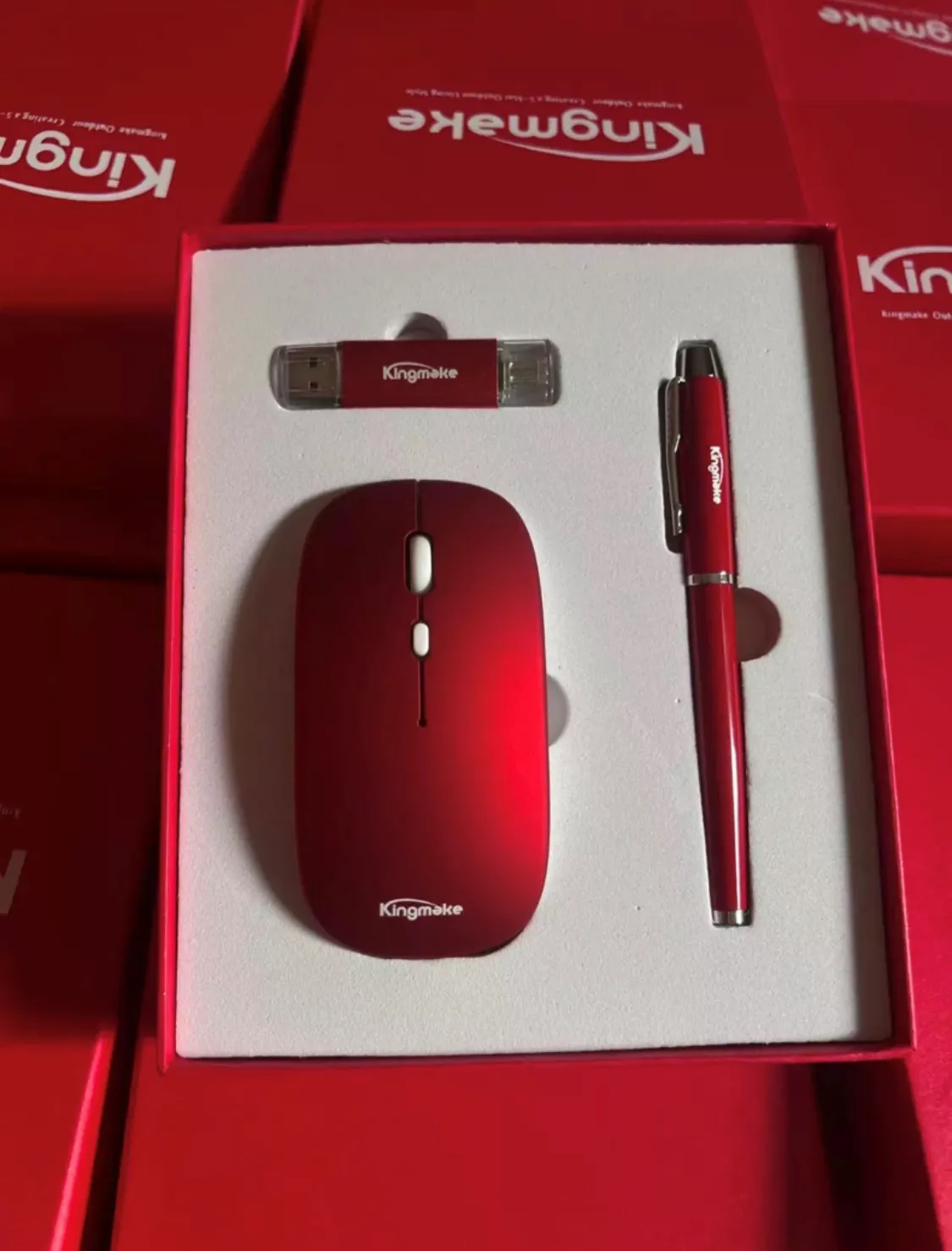 Custom Luxury Gift Set, USB Drive, Mouse, and Pen 10