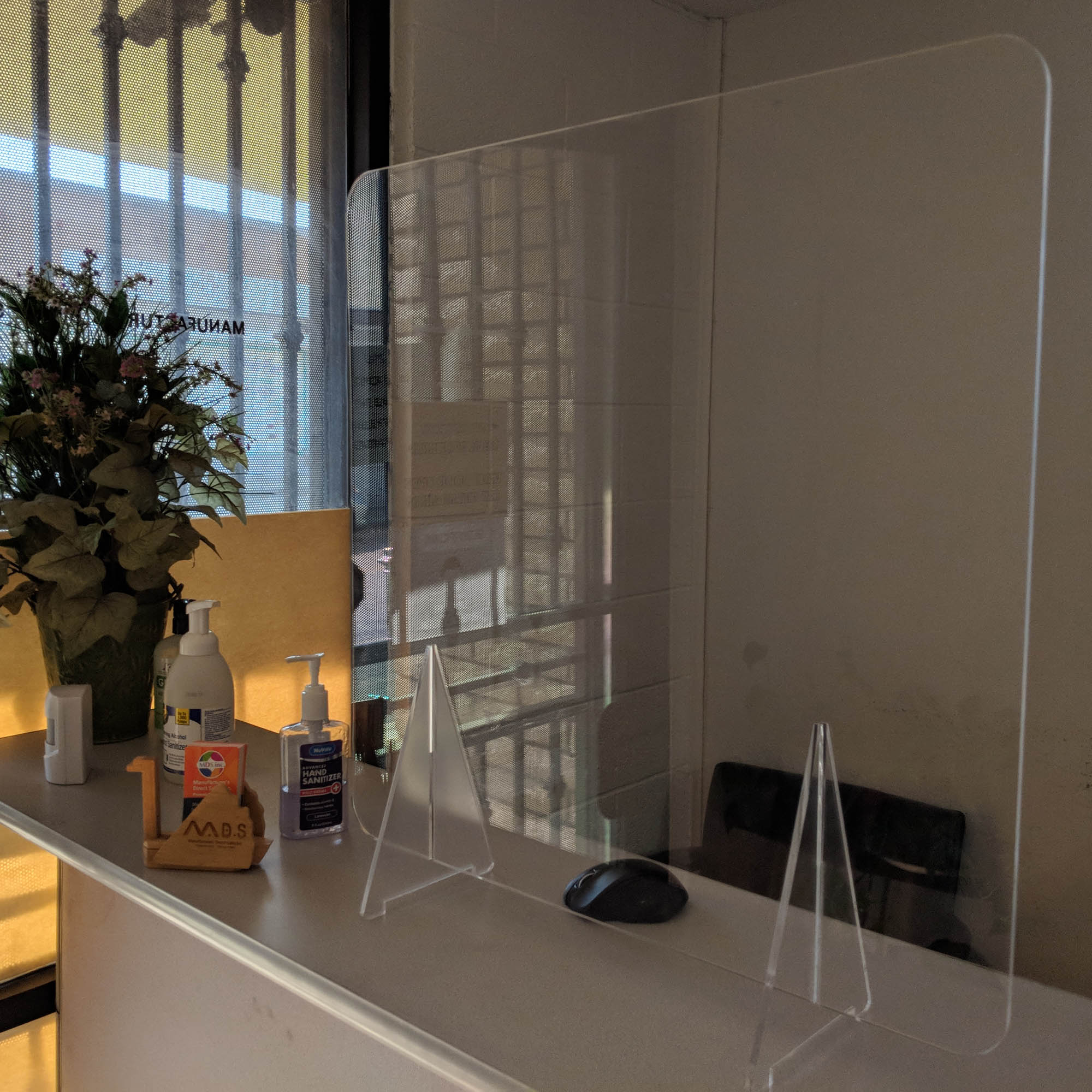 24 "x 24" x1/8" Clear Acrylic Divider With Stands Made in USA 2