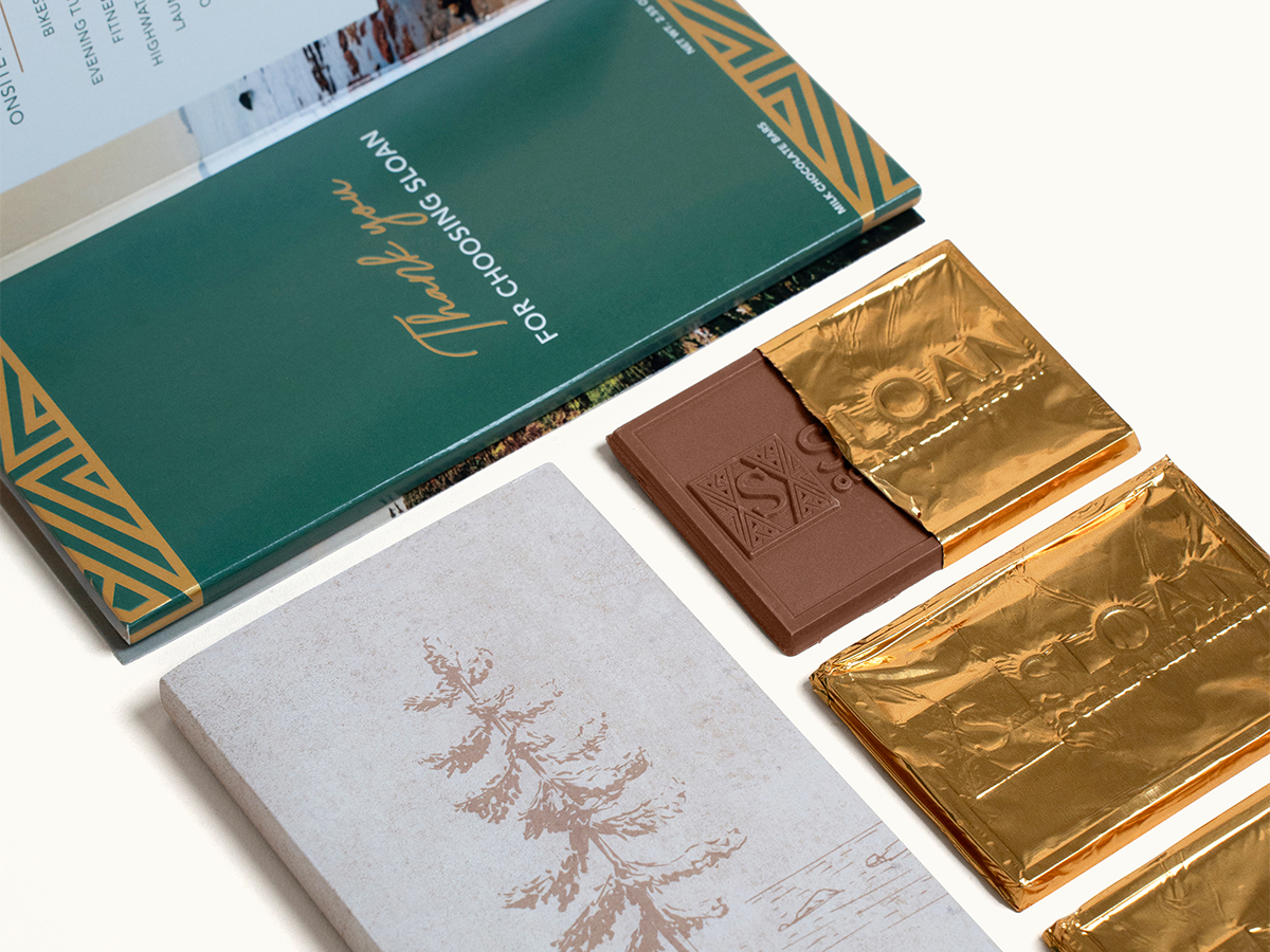 Deluxe Chocolate Storyteller with 3 Custom Engraved Chocolate Bars 8