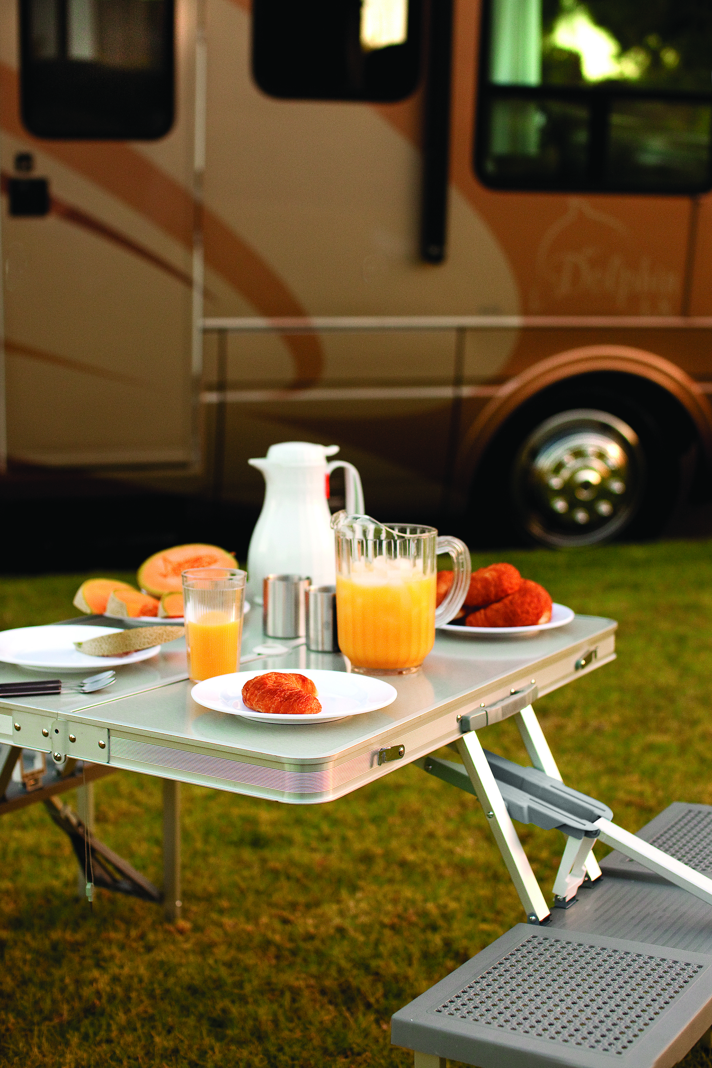 Aluminum Portable Picnic Table with Seats 3