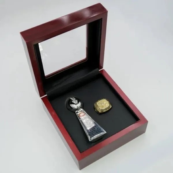 1985 Chicago Bears championship ring & replica trophy 1