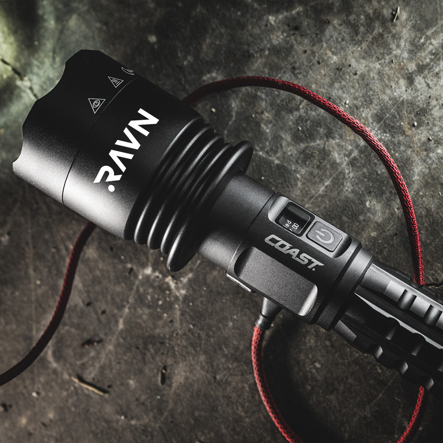 COAST® XP40R RECHARGEABLE DUAL POWER LED FLASHLIGHT & POWERBANK 3