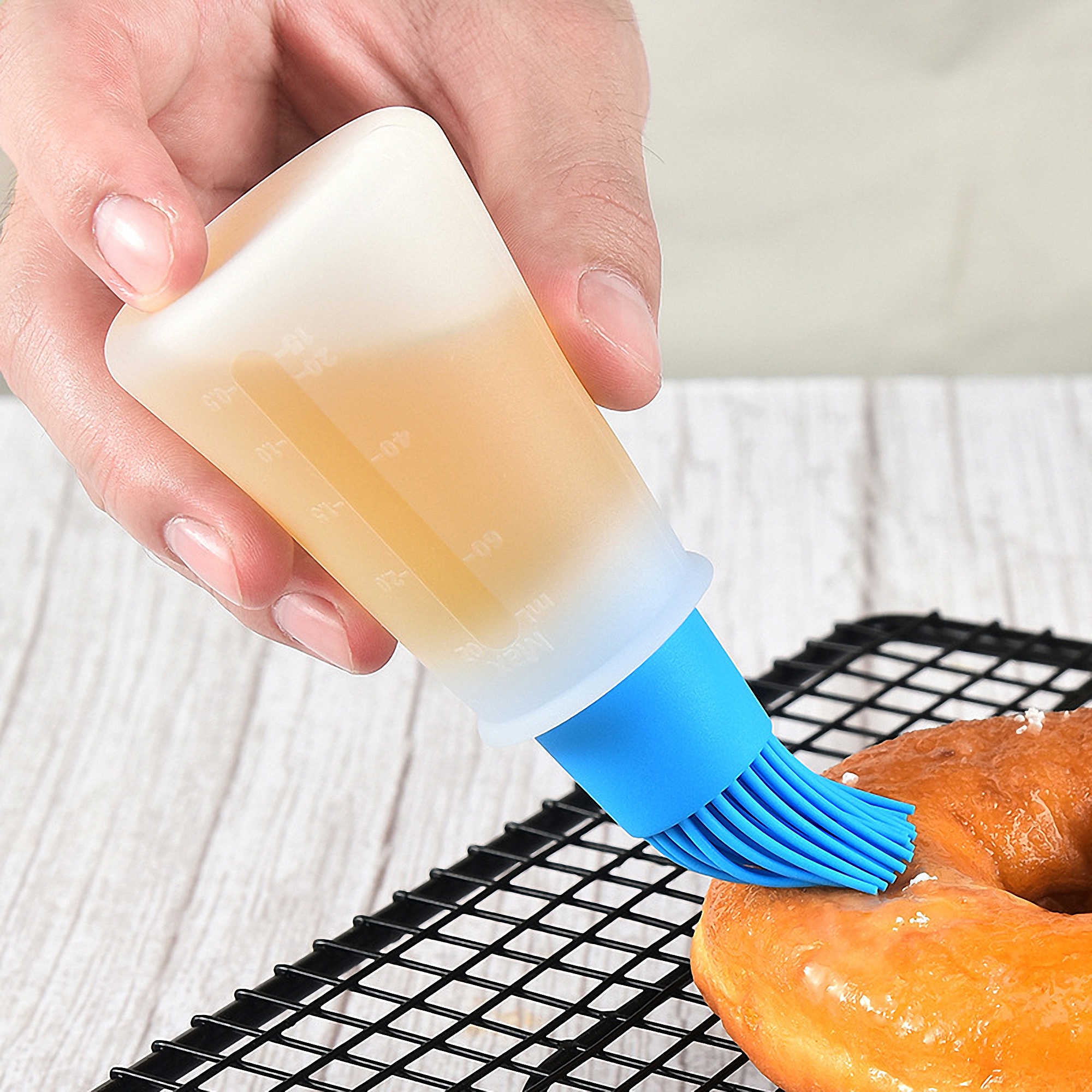BBQ & Baking Silicone Oil Dispenser with Brush 3