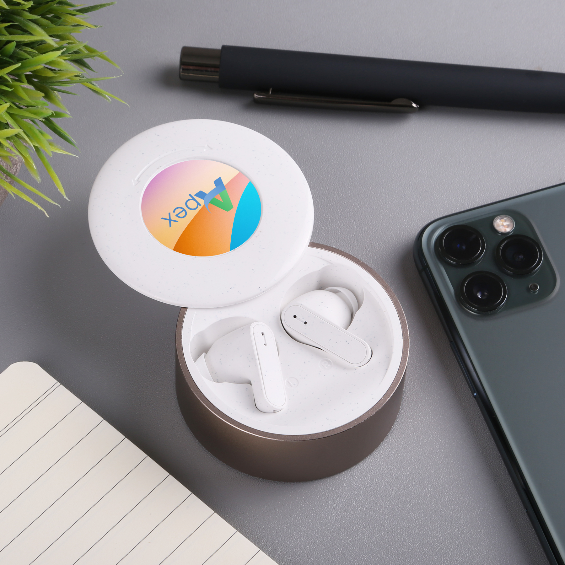 Chromeo Wireless Earbuds And Wireless Charger 1