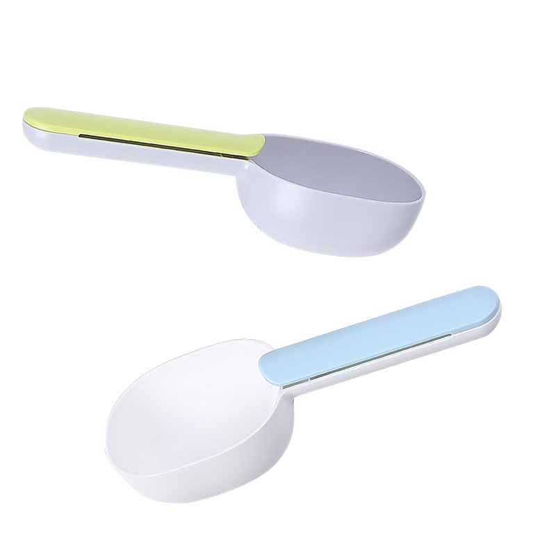 7 7/8 " Pet Food Spoon With Clip 2