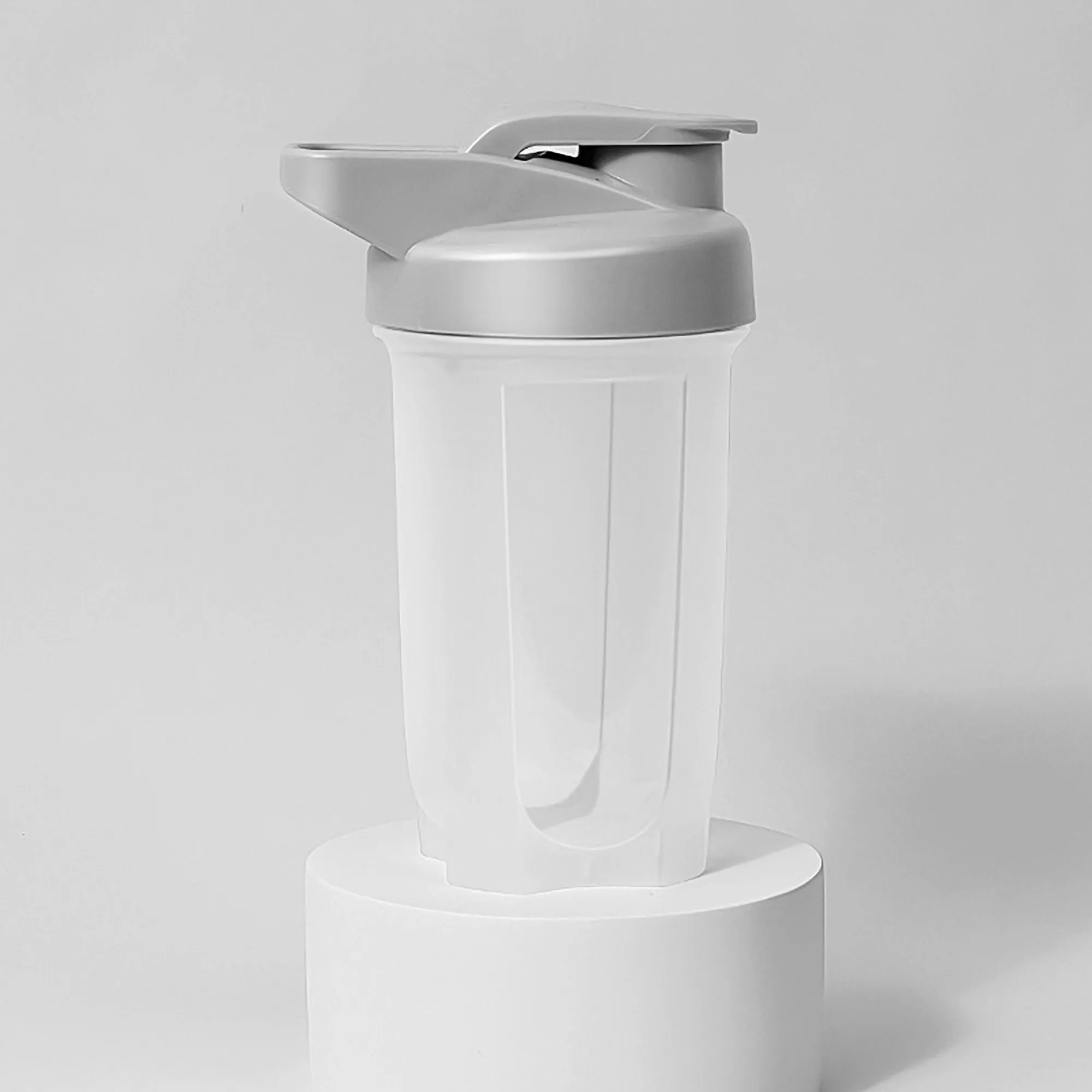10 oz PP Shaker Cup with Flip Top and Handle 2
