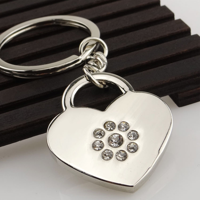 Diamond-Studded Heart Shape Metal Keychain 2