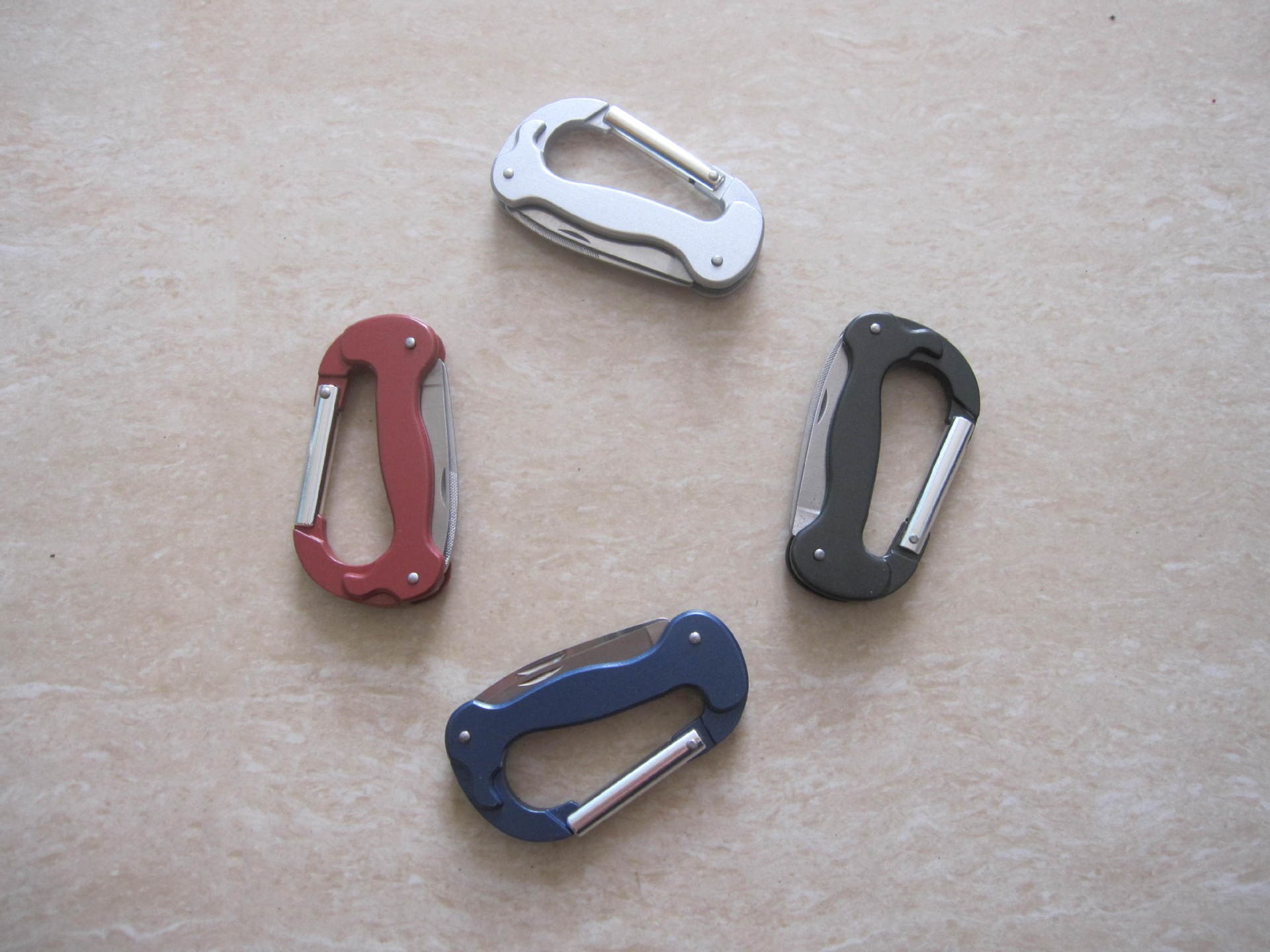 Multipurpose Carabiner with Bottle Opener and Pocket Knife 1