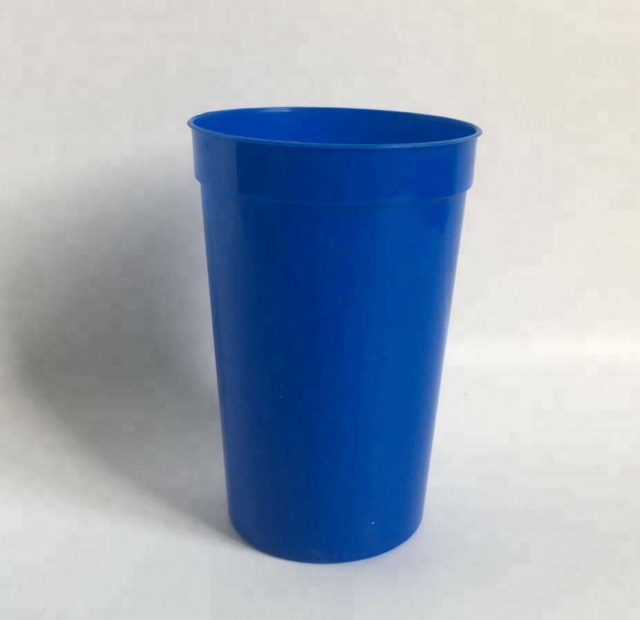 16oz. Stadium Plastic Cups 4