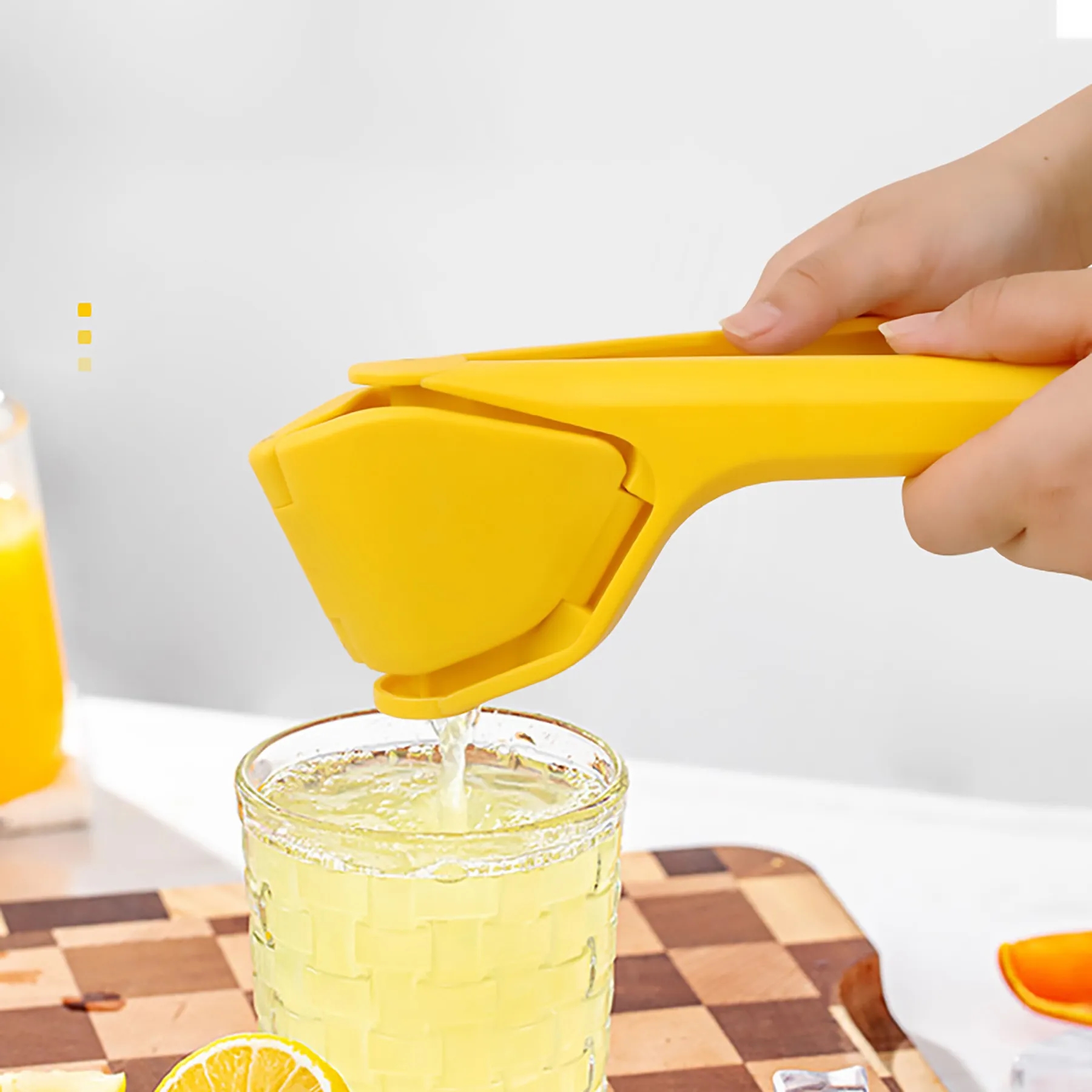 Plastic Manual Fruit Juicer 10