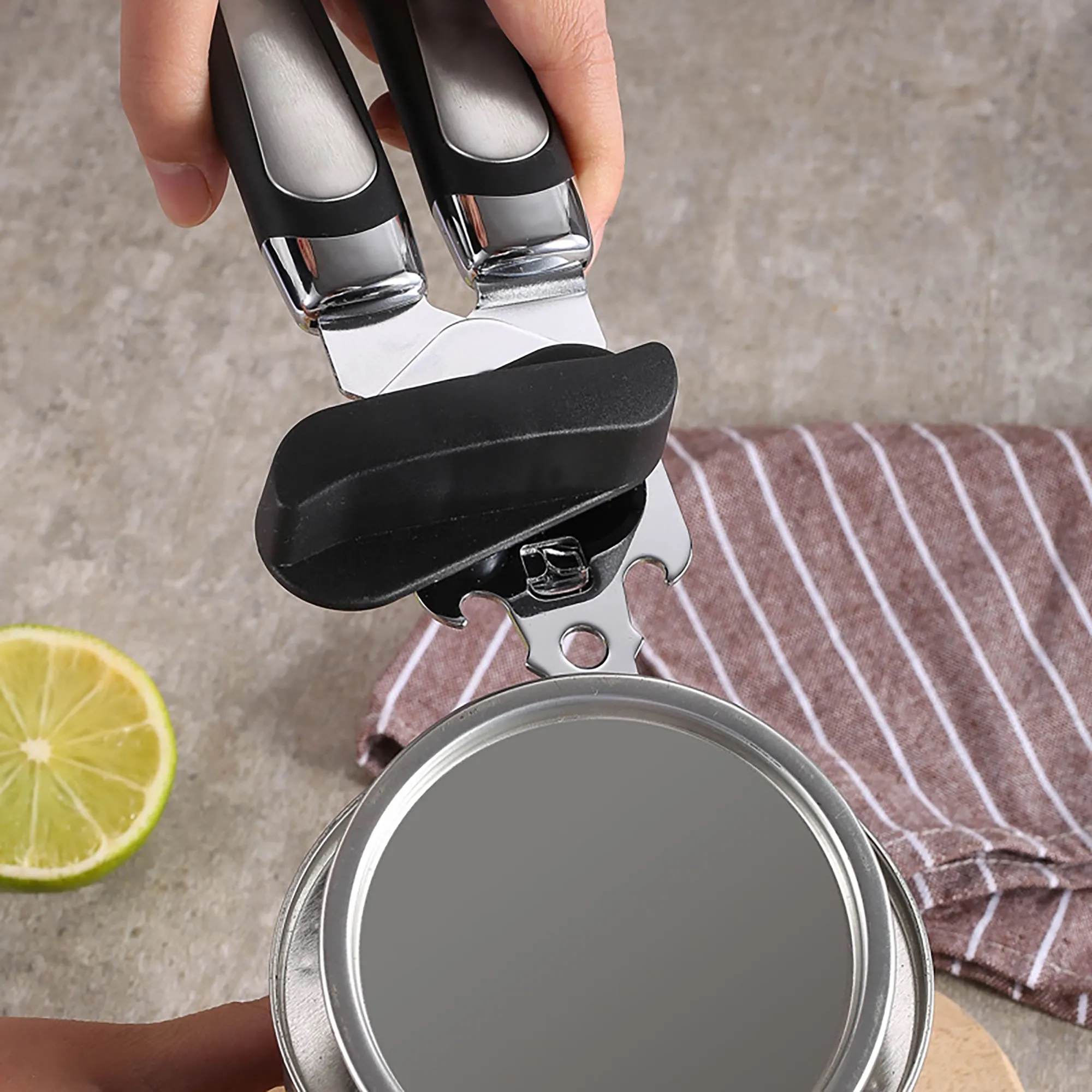 Multifunctional Can Opener 4