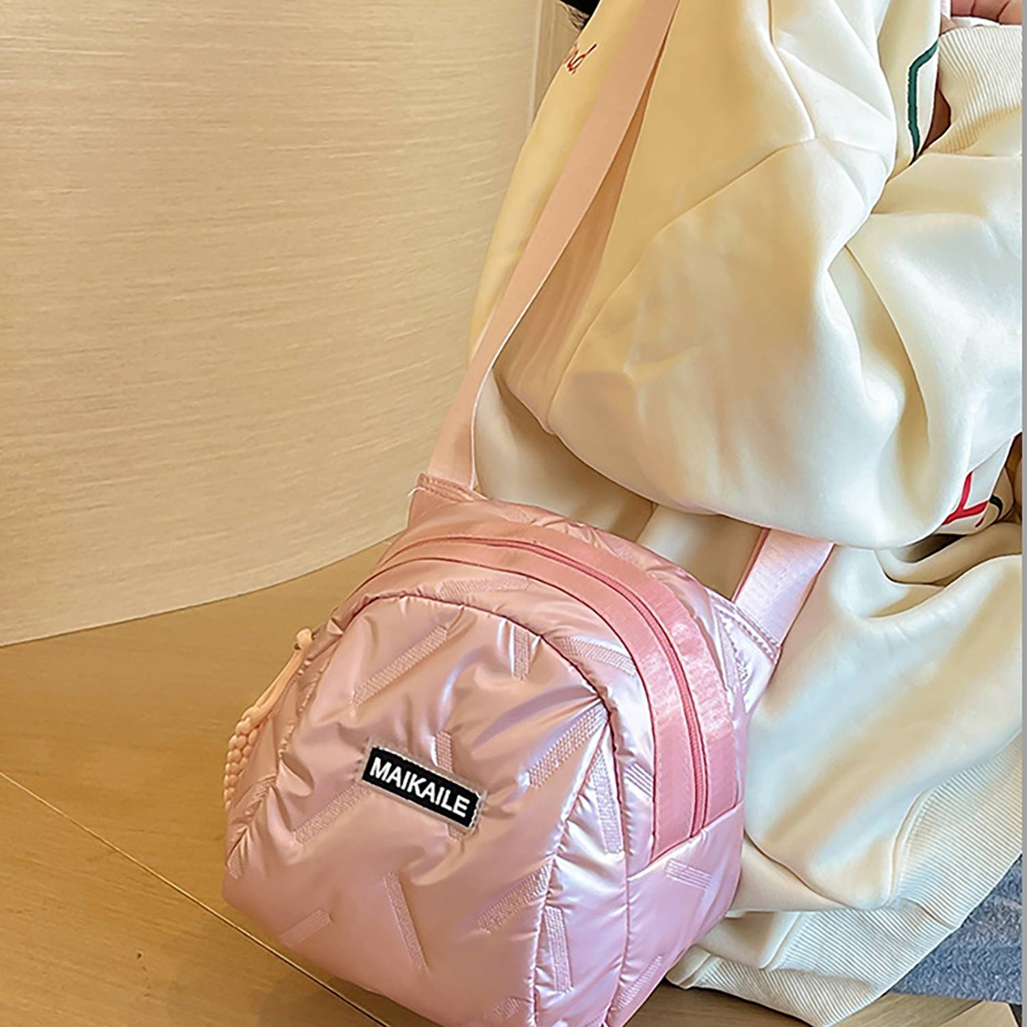 Comfortable Shell-Shaped Crossbody Bag 8