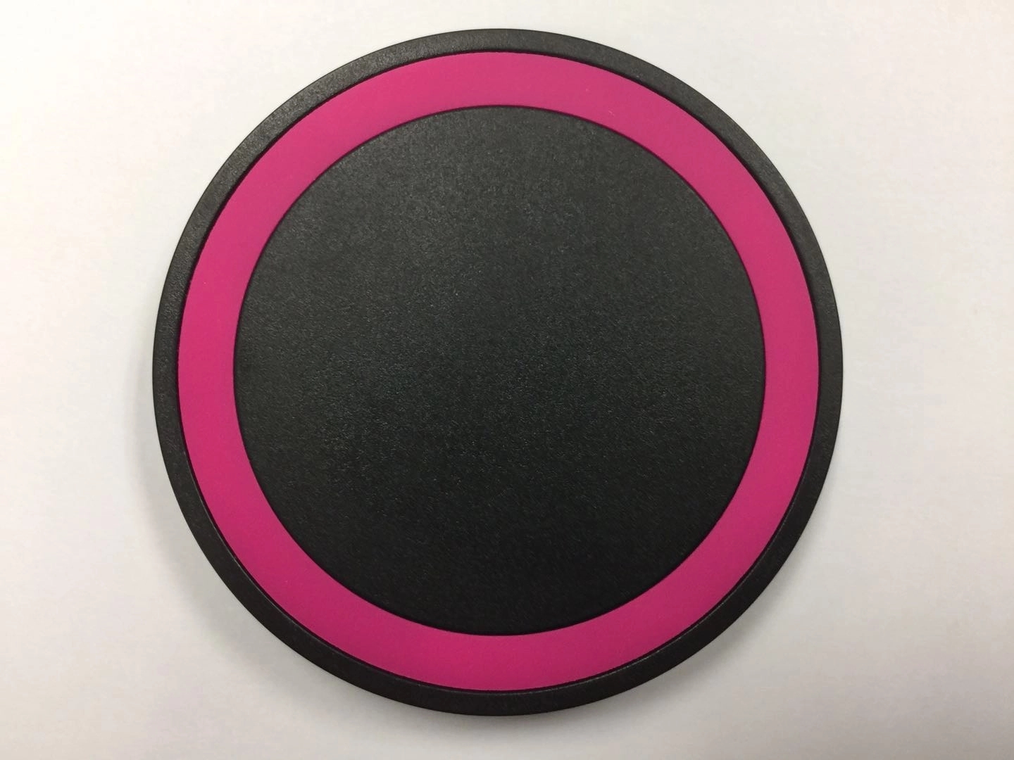10W universal wireless charging pad for Qi-compat. devices 19