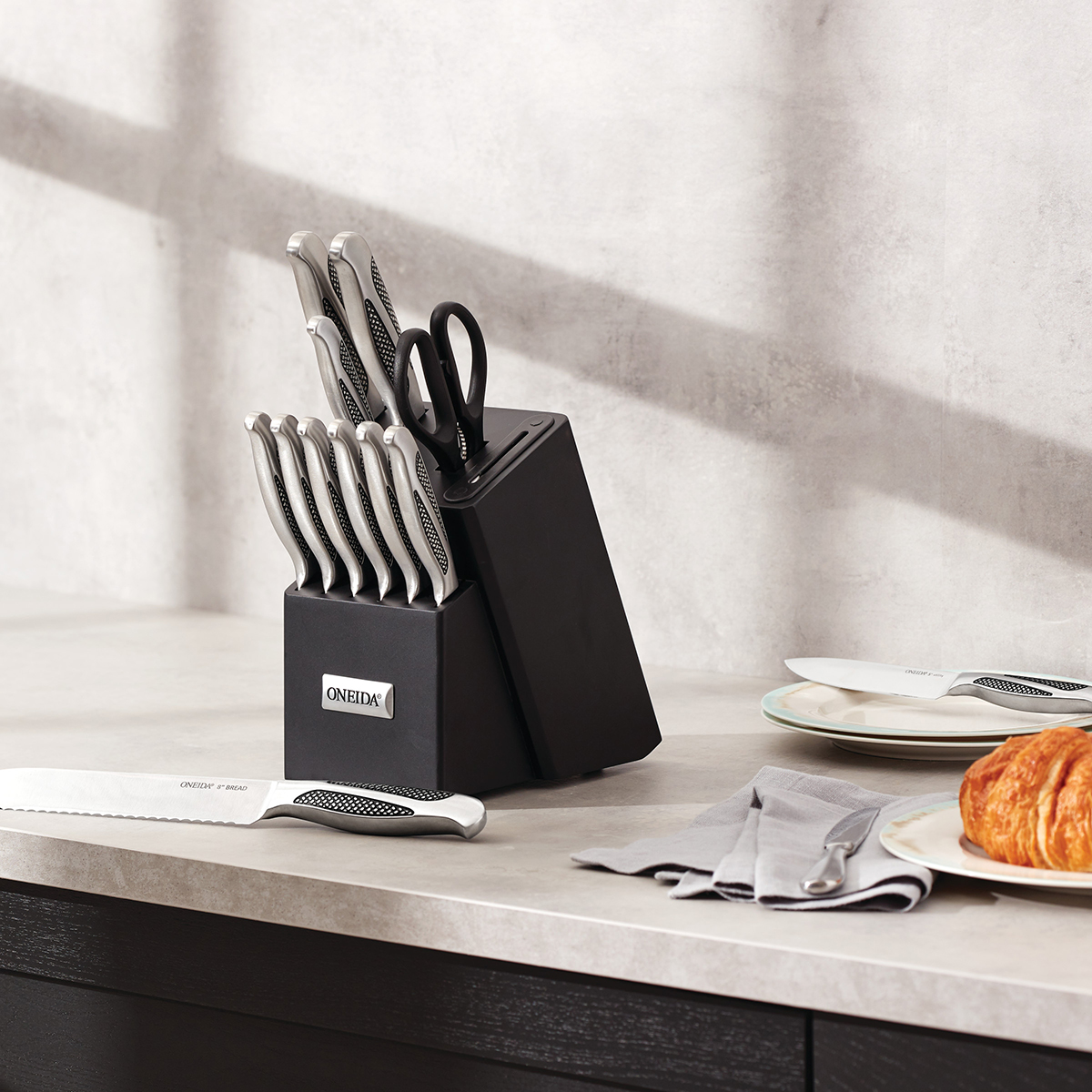 Oneida® 14 Piece Knife Set with Built-in Sharpener 19