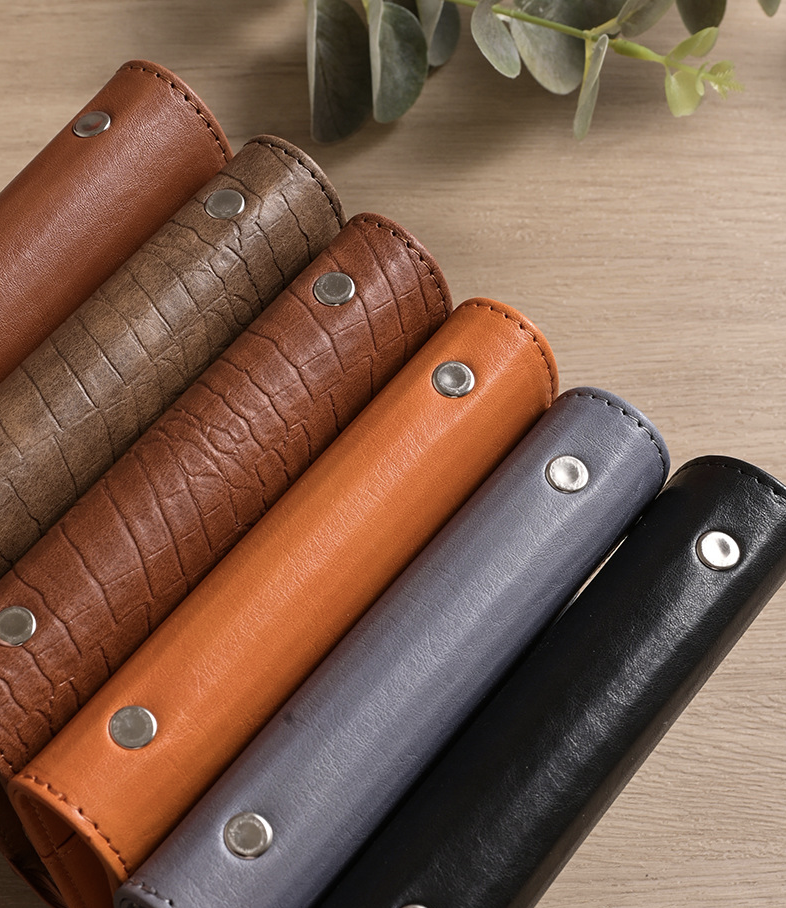 Durable leather binder with D-rings 1