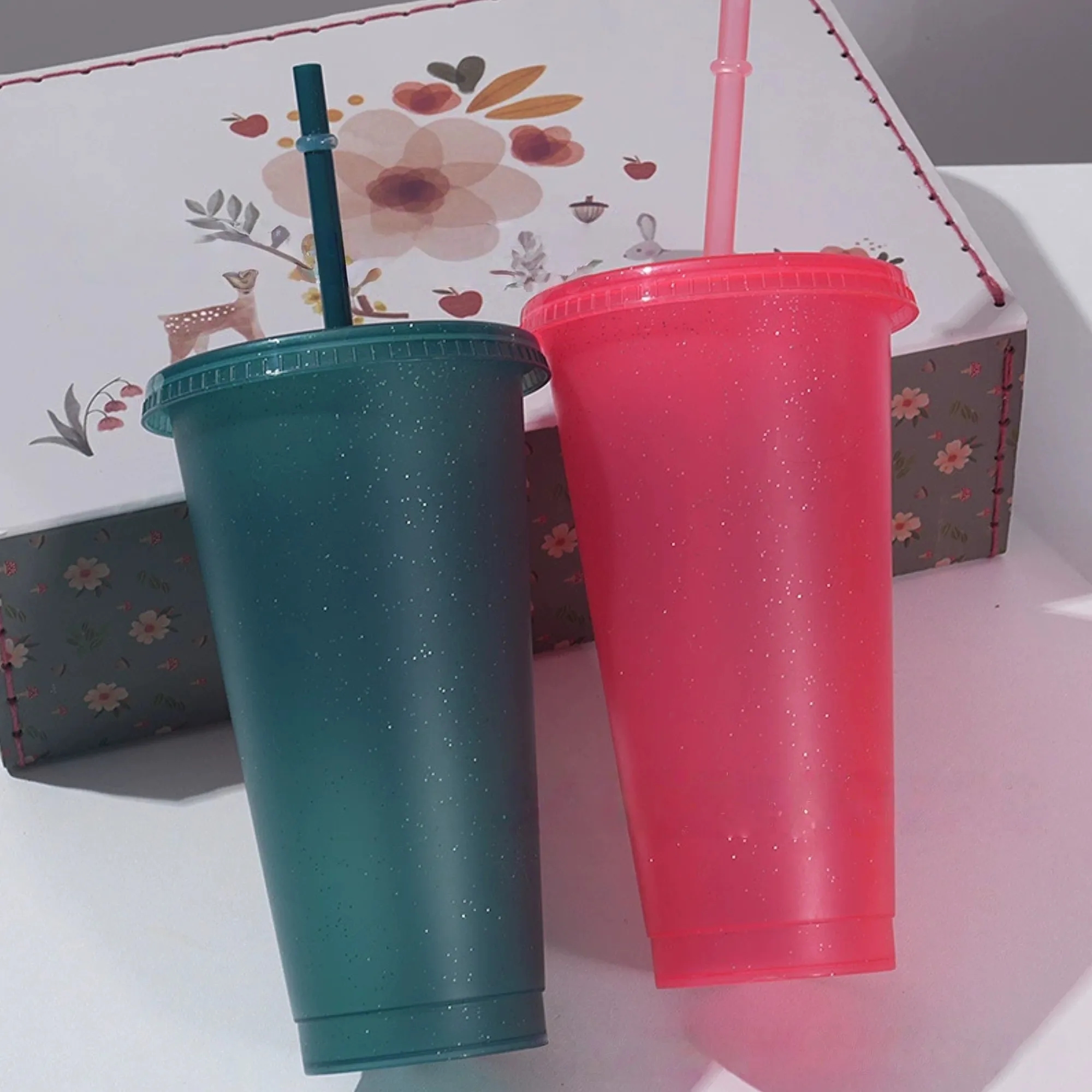 24oz PP Glitter Tumbler Plastic Straw Cup With Lid 3