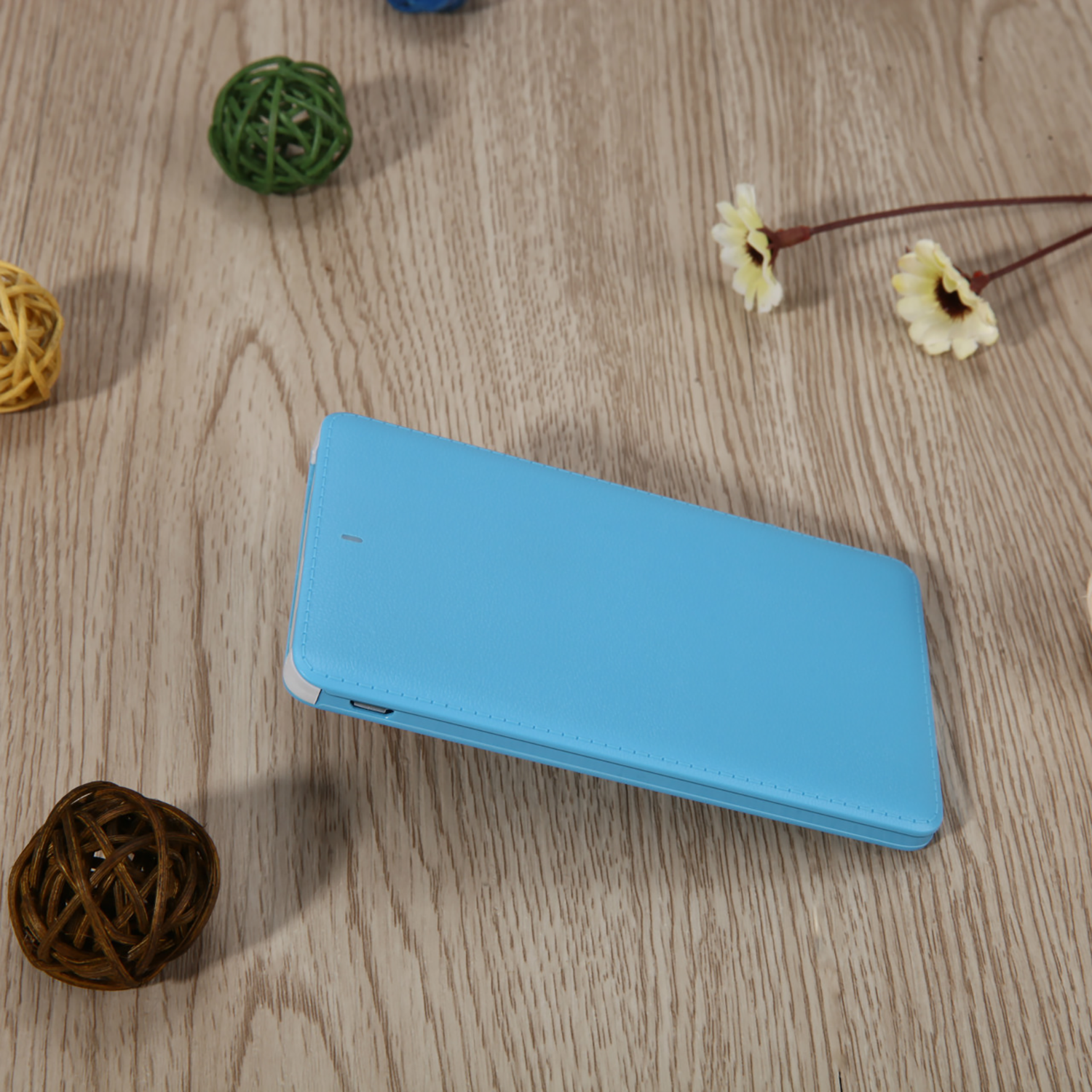 4000mAh Power Bank with Built In Cable 7