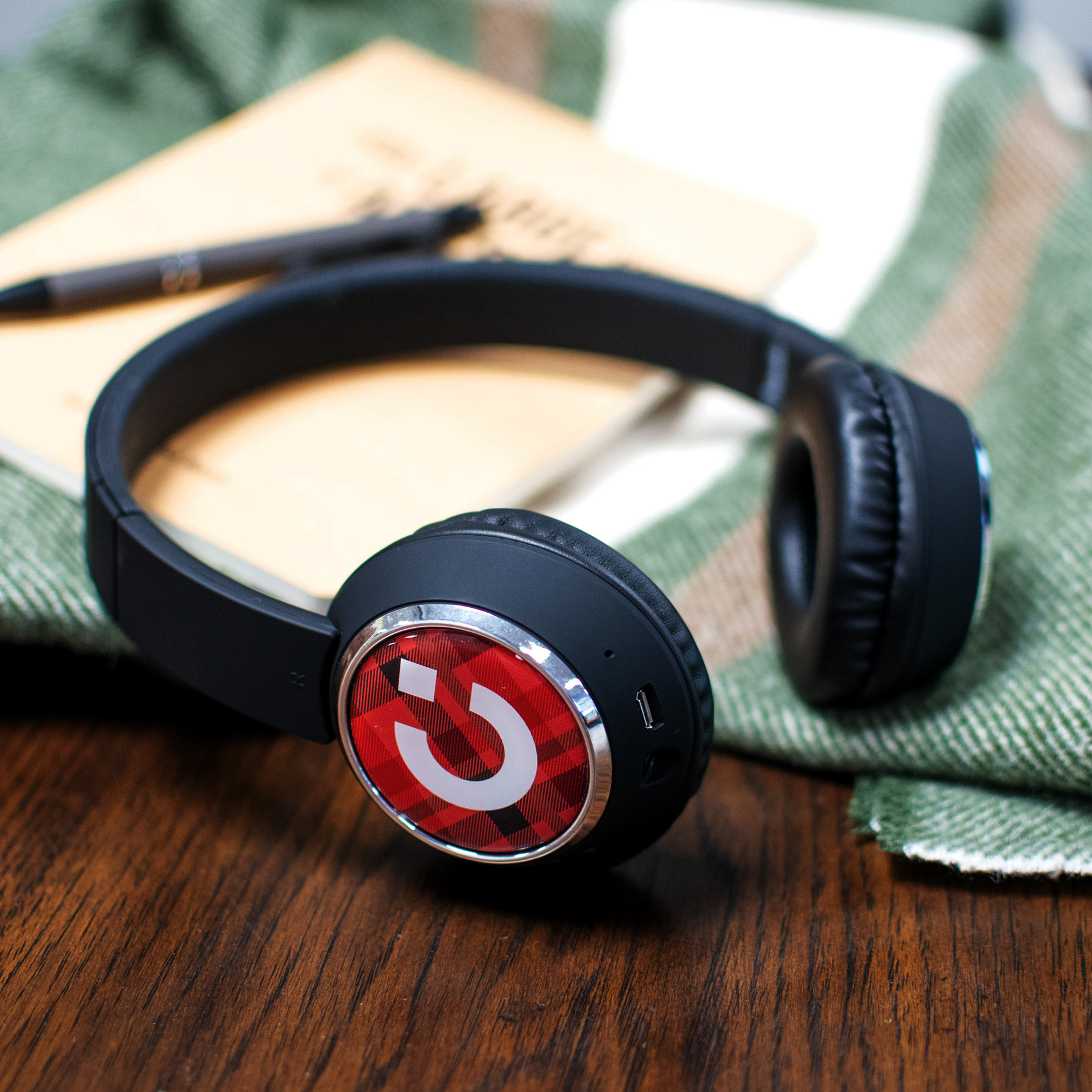 Beebop™ Wireless Headphones 9