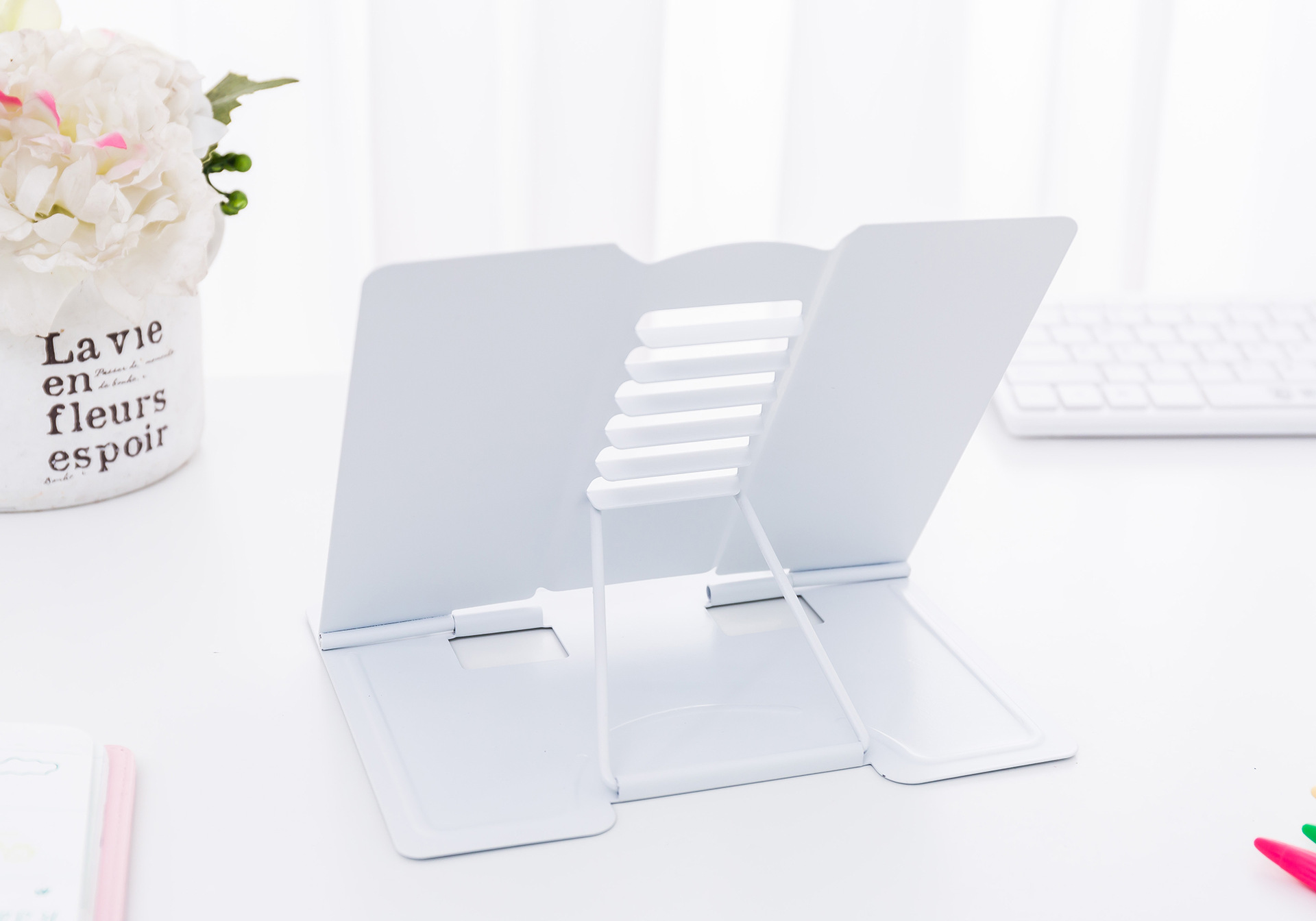 Simple Style Reading Rack 6
