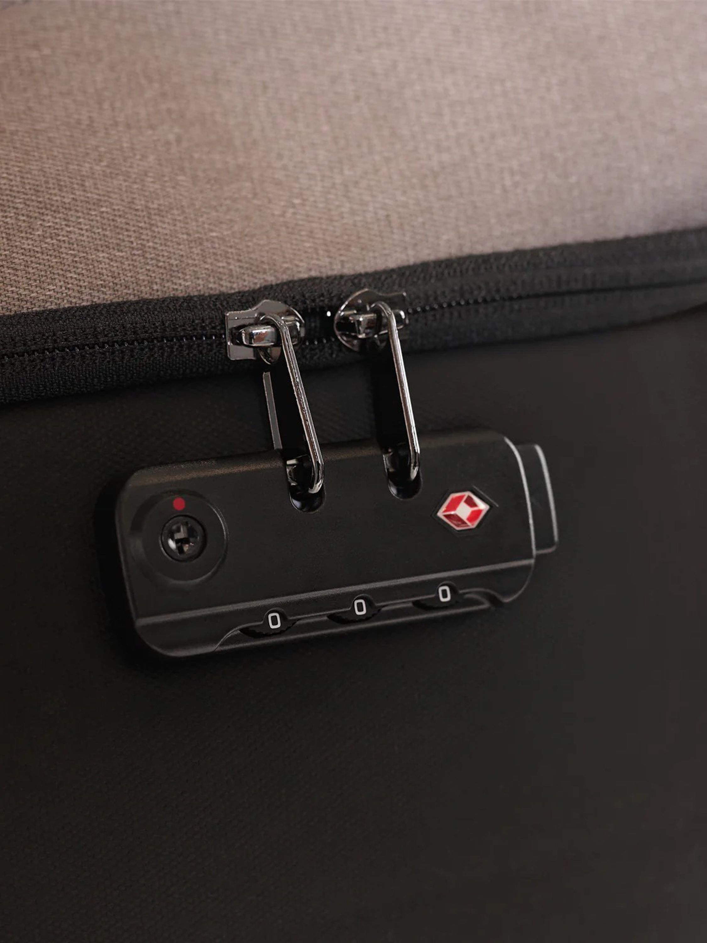 EZRI Travel Backpack with Embroidery 2