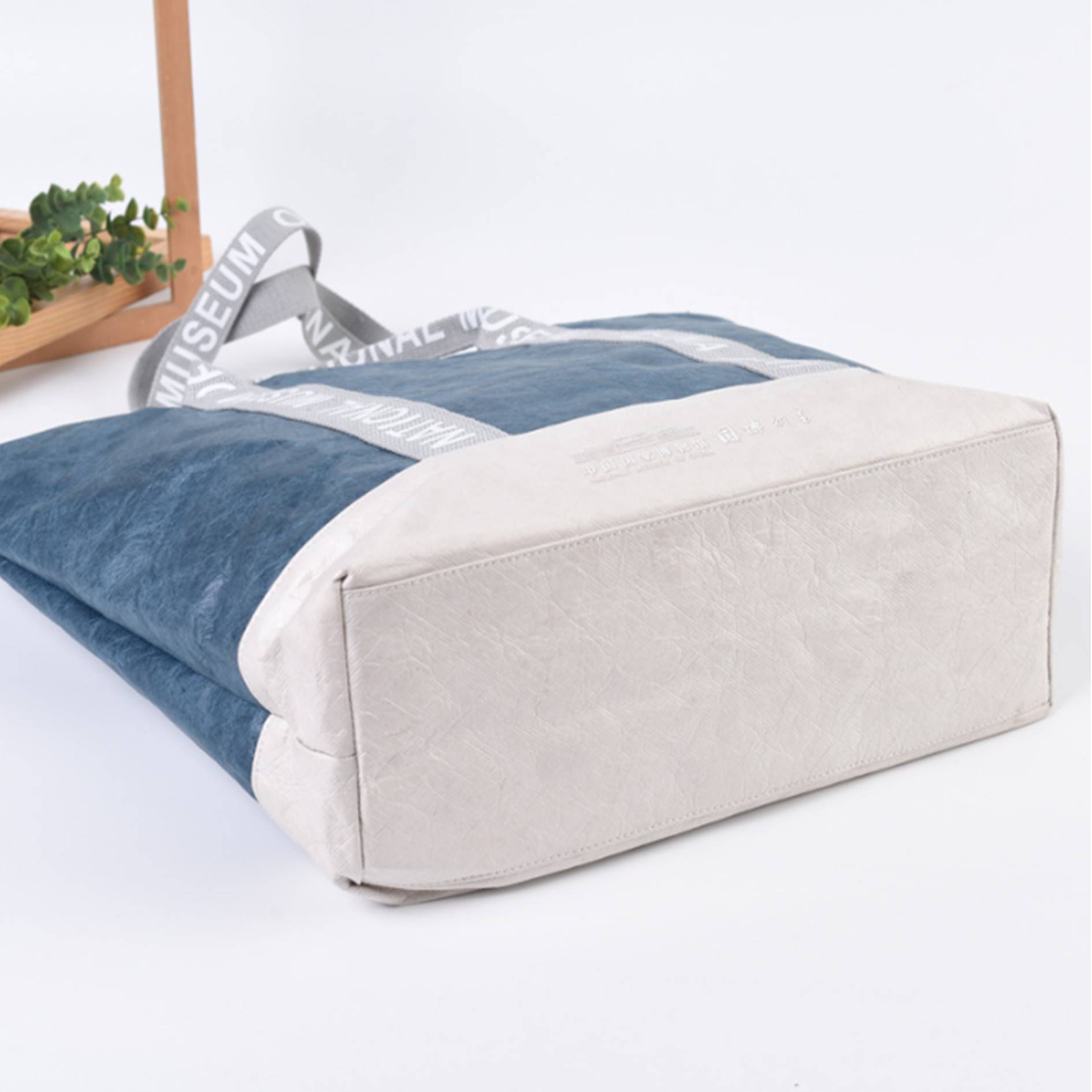 Tyvek Washable Shoulder Bag 3