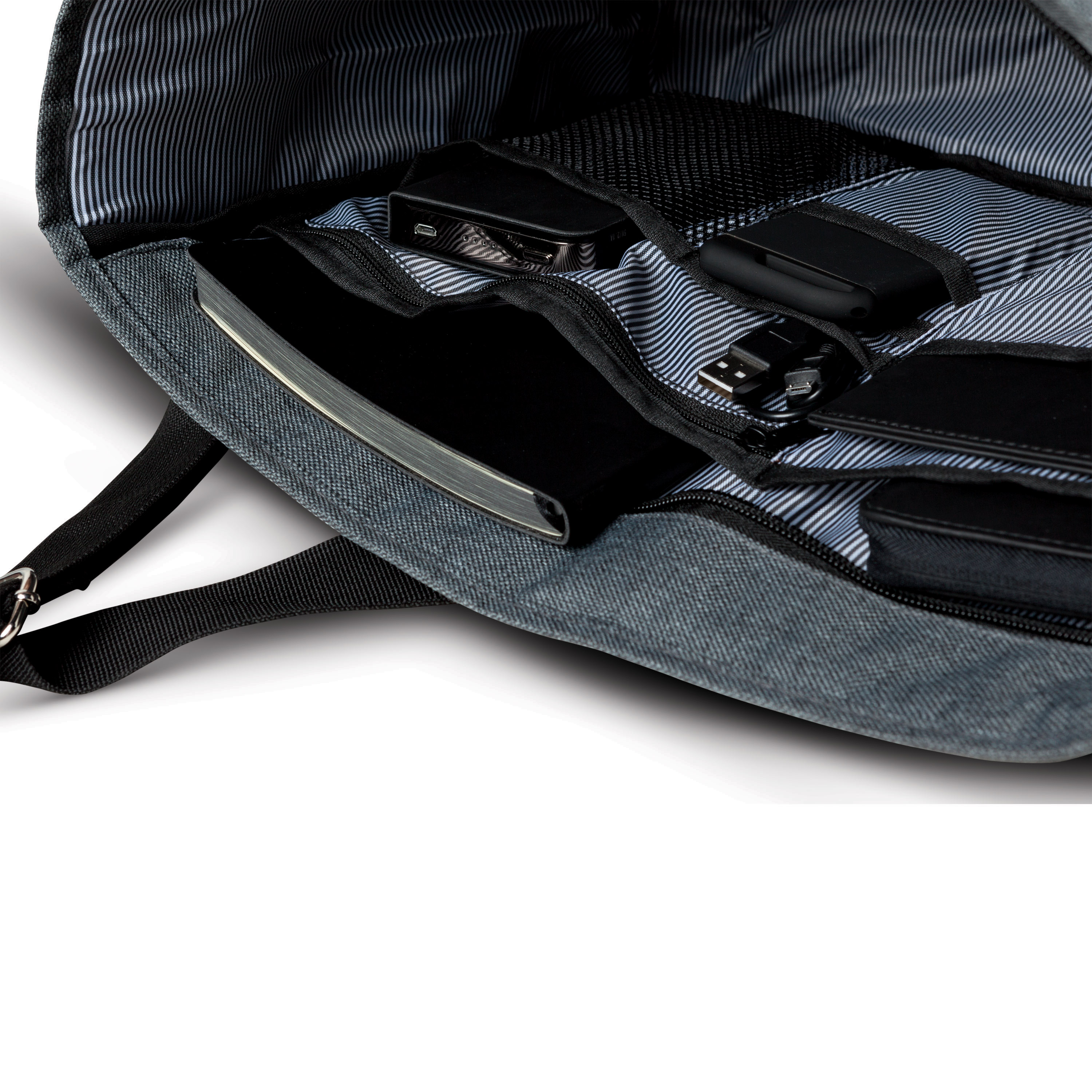 Nomad Must Haves Messenger 6