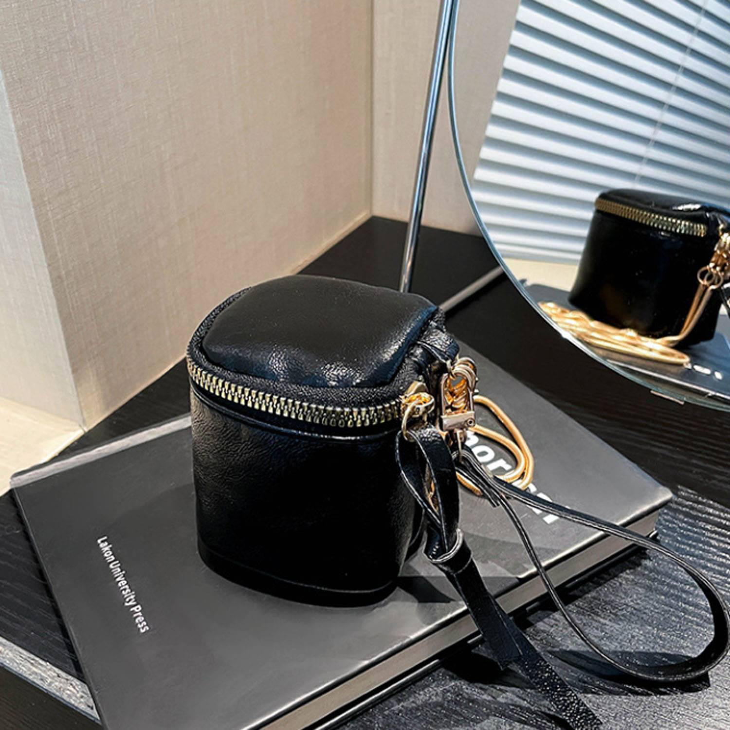 Portable Compact PU Leather Crossbody Coin Bag 6
